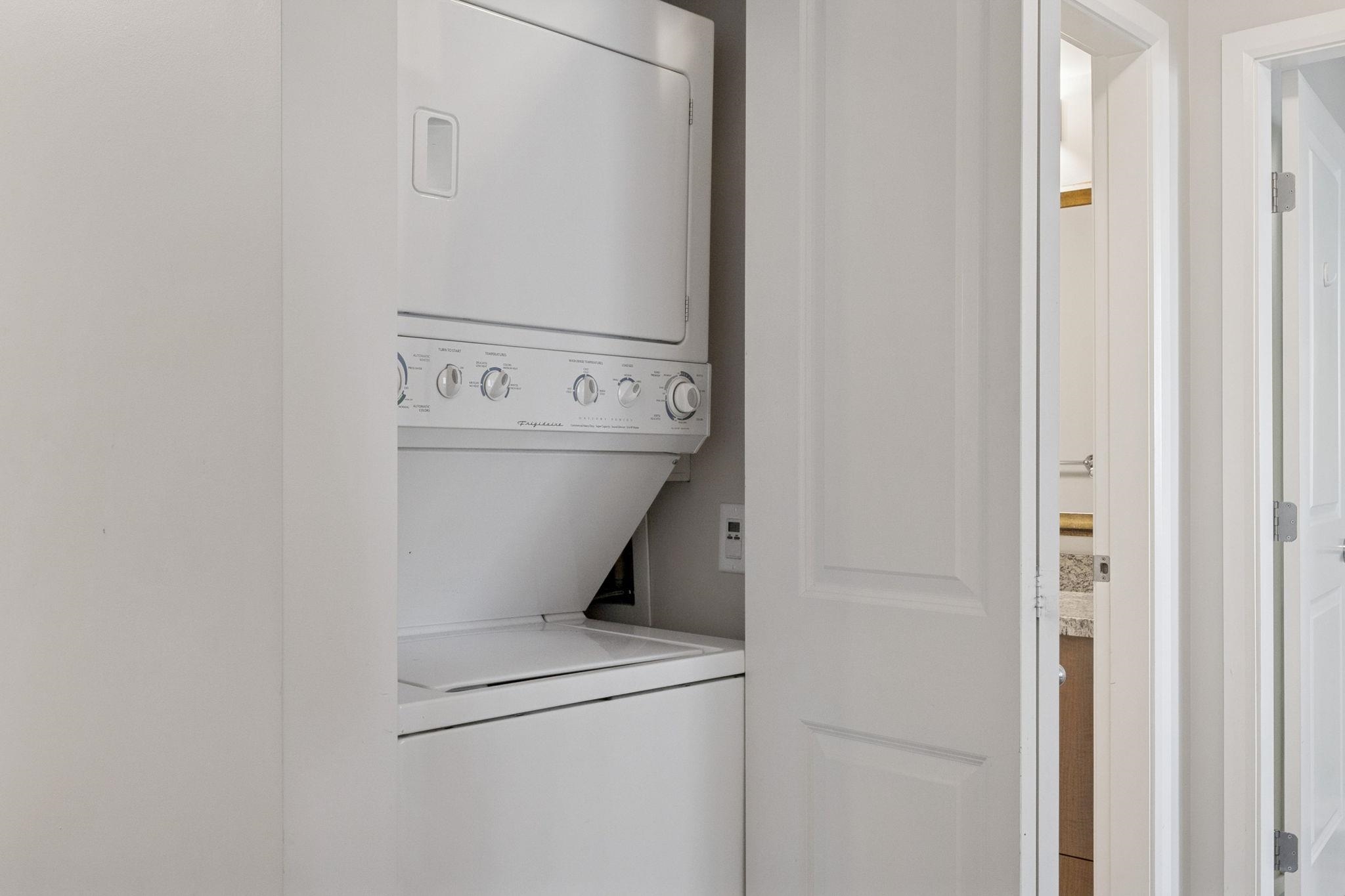 1710 888 CARNARVON STREET Unit: 1710