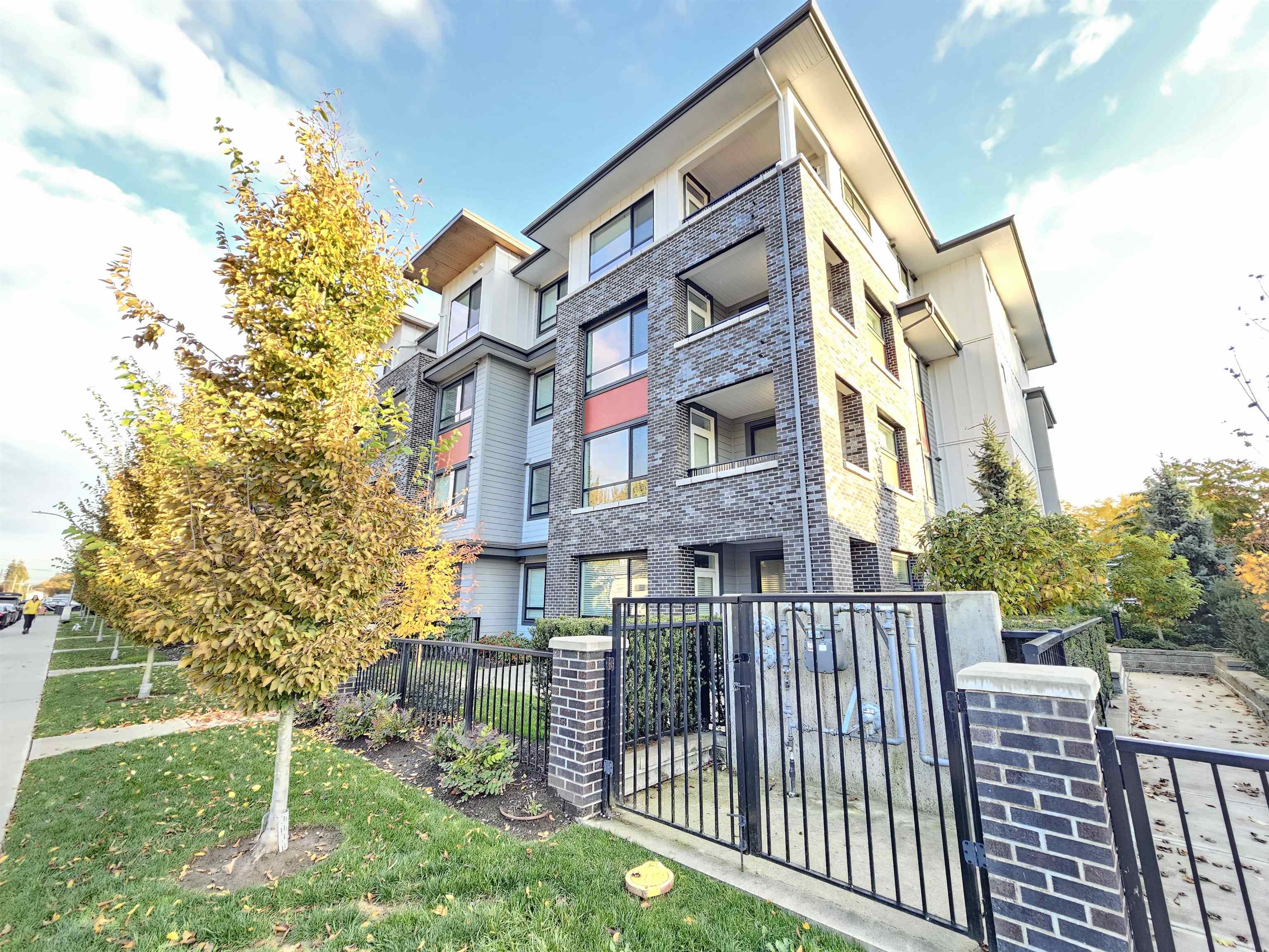 207 2160 GRANT AVENUE Unit: 207