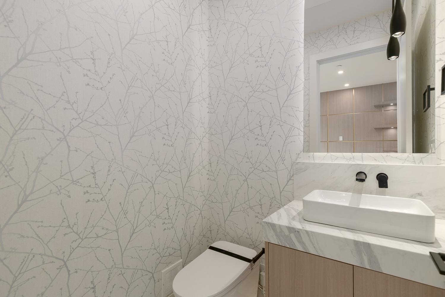 1 2658 DUNDAS STREET Unit: 1