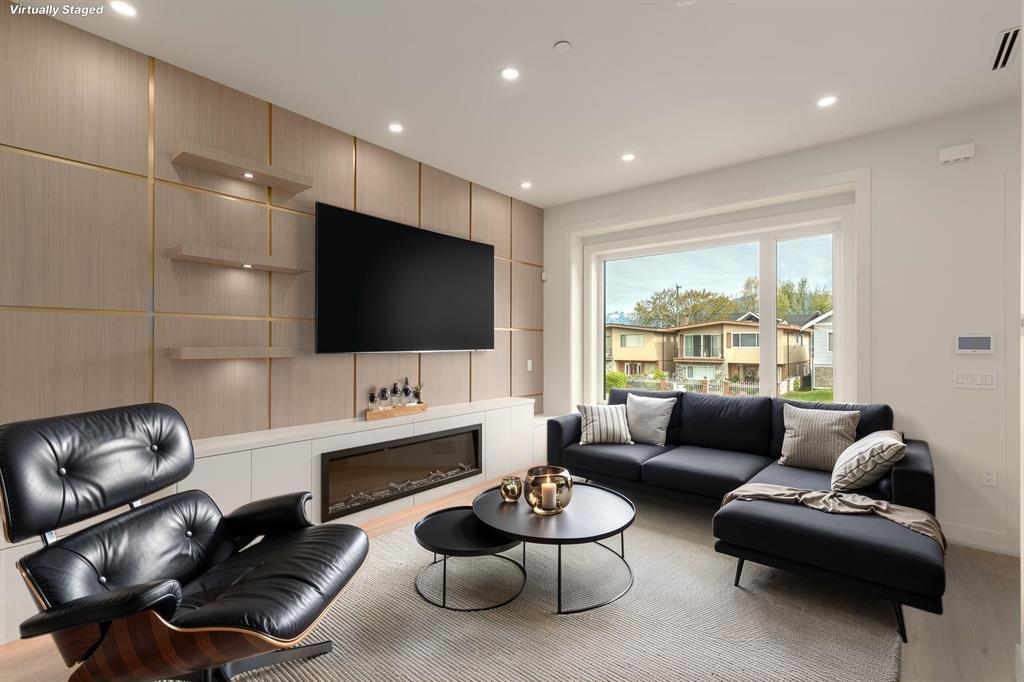 1 2658 DUNDAS STREET Unit: 1