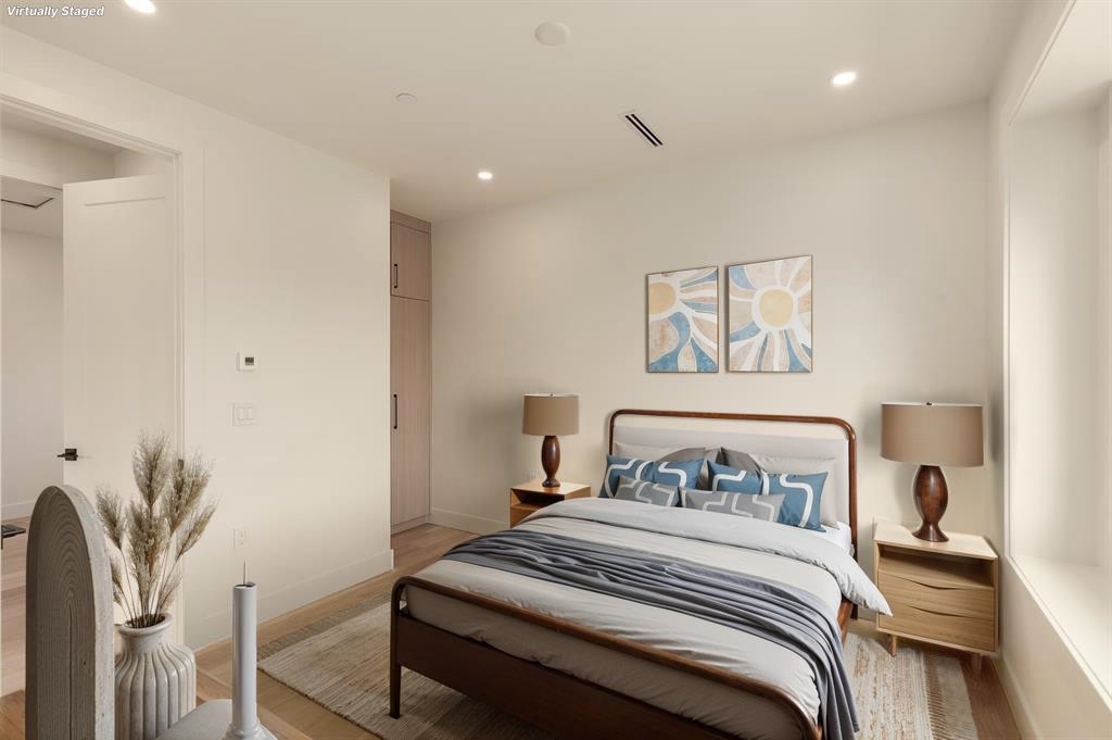 1 2658 DUNDAS STREET Unit: 1