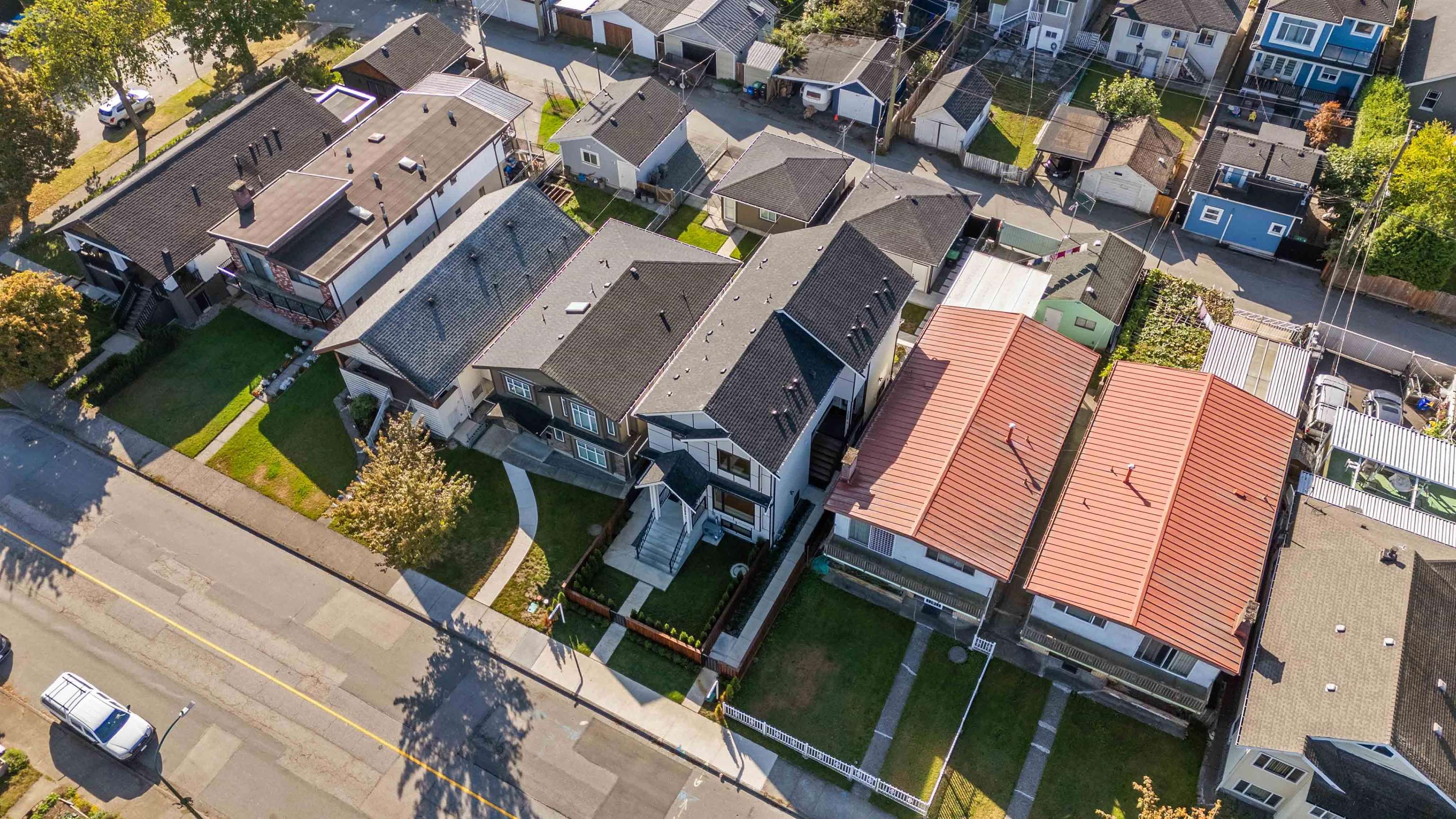 1 2658 DUNDAS STREET Unit: 1