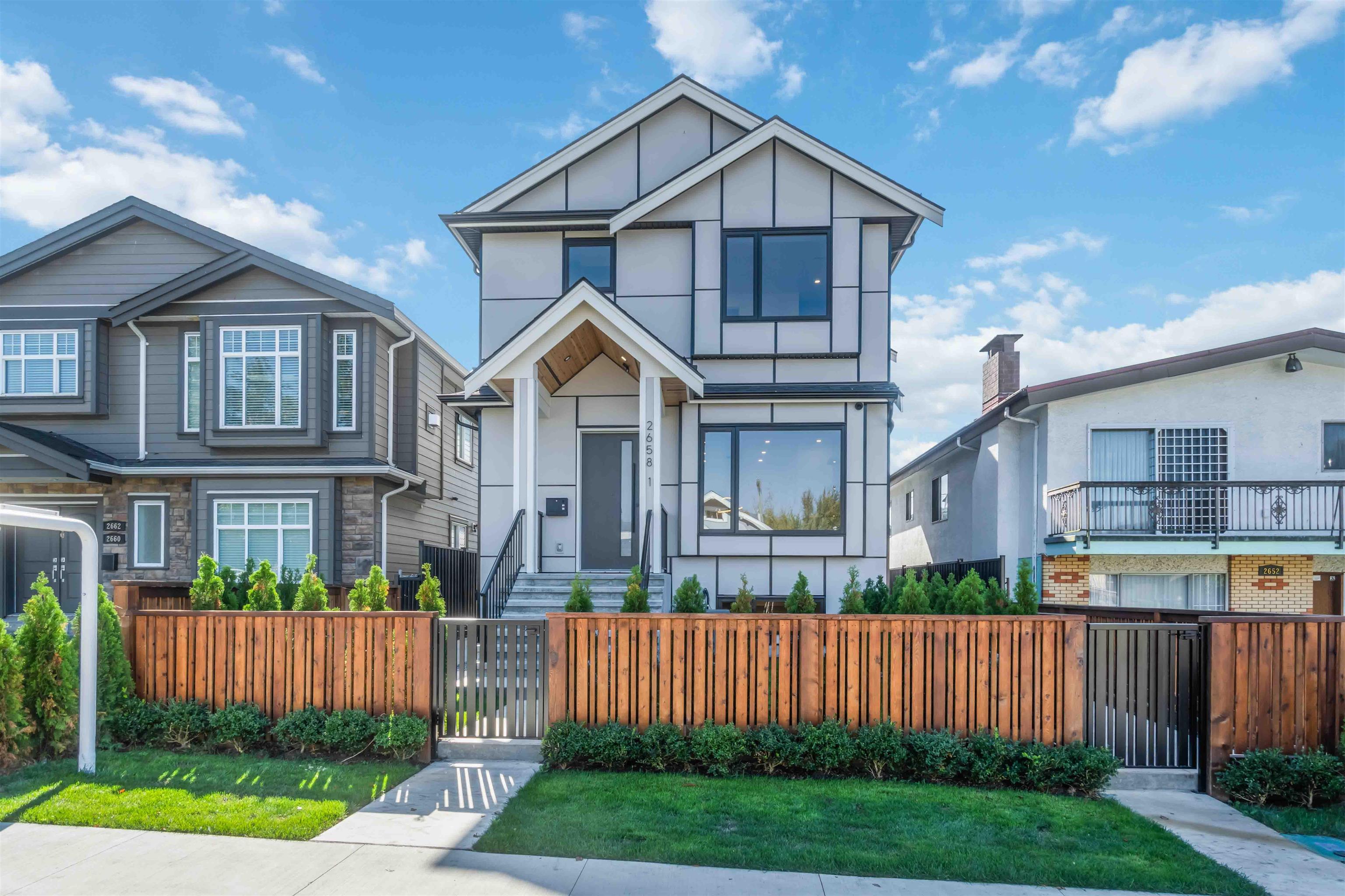 1 2658 DUNDAS STREET Unit: 1