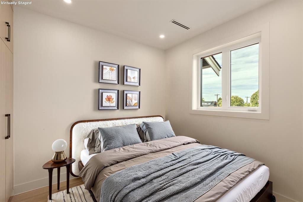 1 2658 DUNDAS STREET Unit: 1