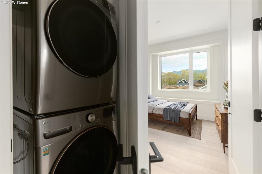 1 2658 DUNDAS STREET Unit: 1