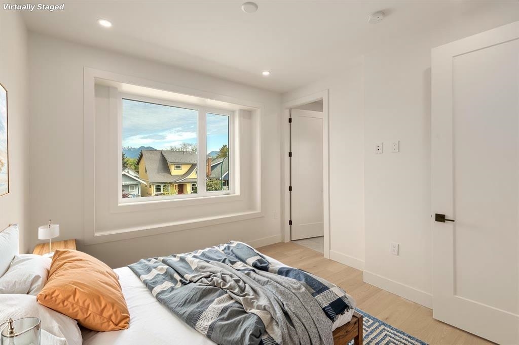 1 2658 DUNDAS STREET Unit: 1