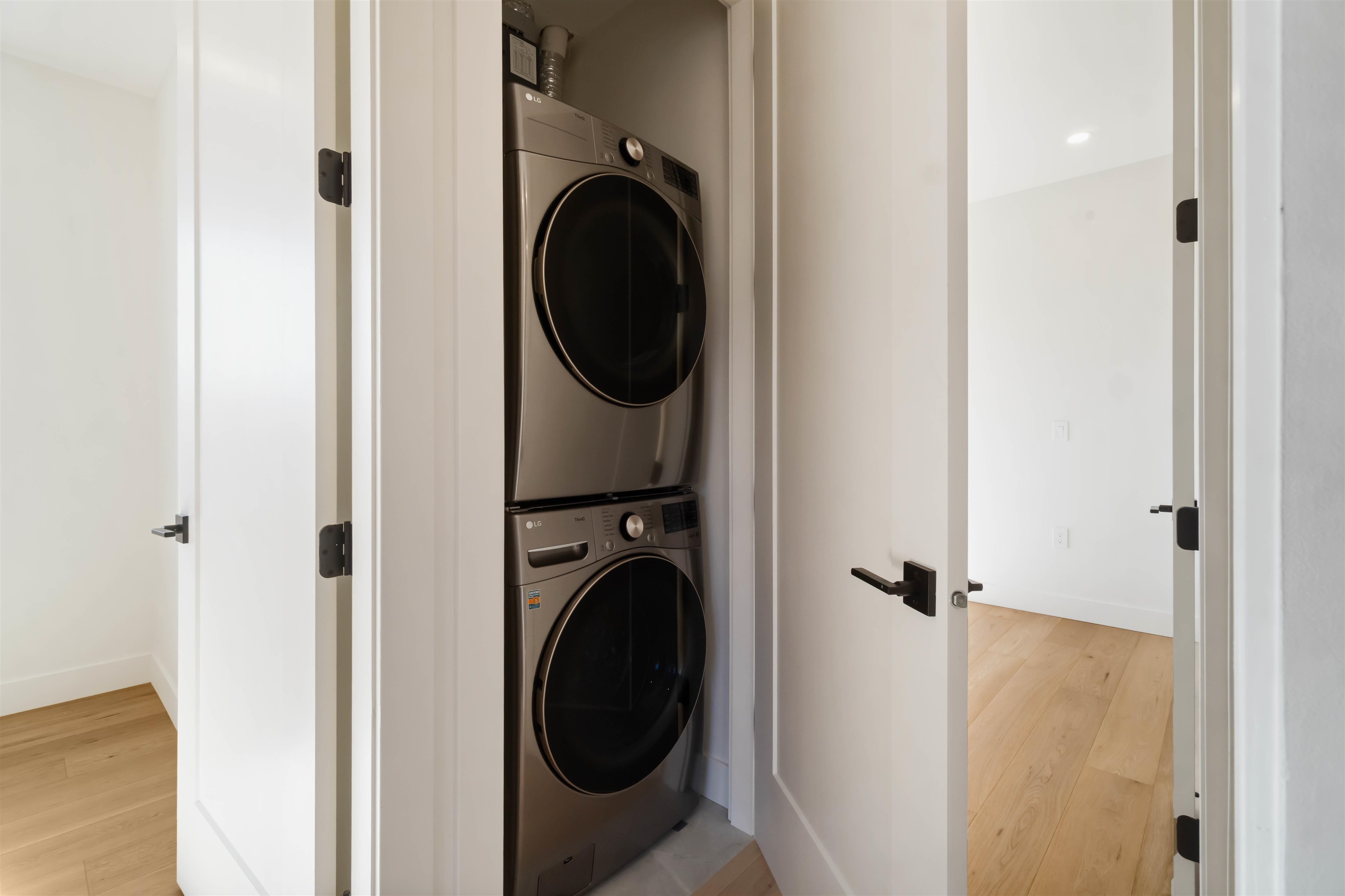 2 2658 DUNDAS STREET Unit: 2