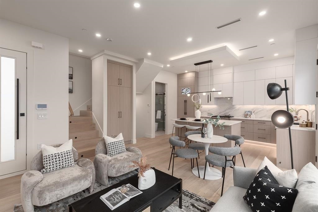 2 2658 DUNDAS STREET Unit: 2