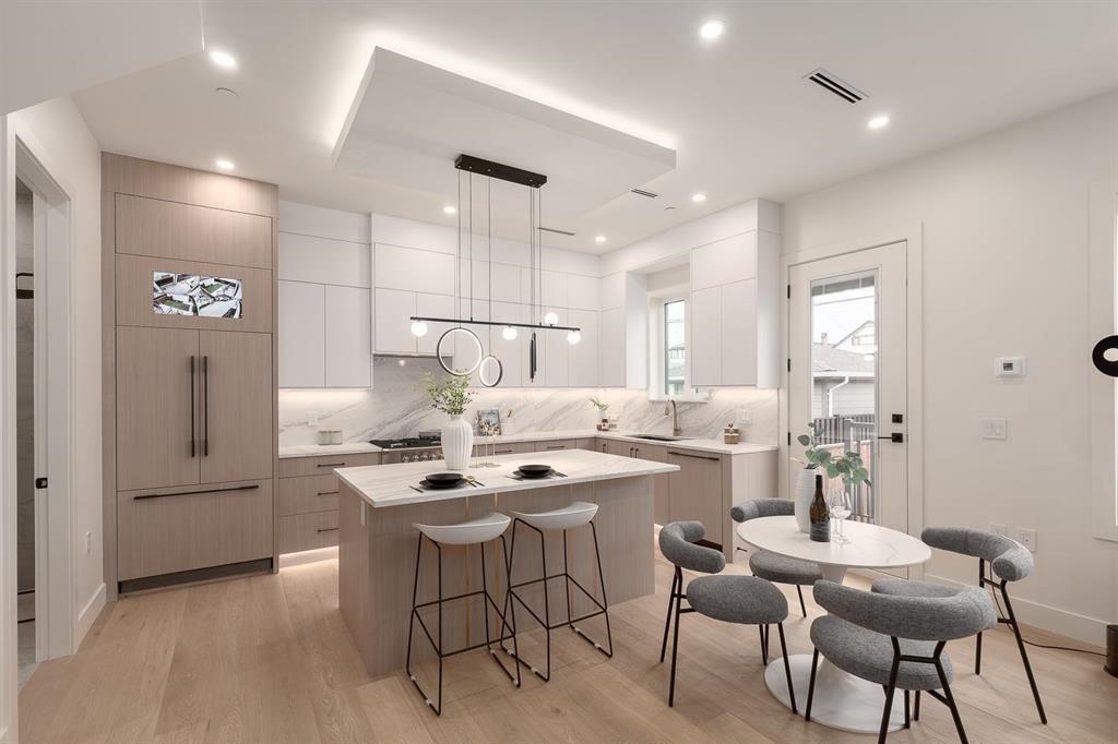 2 2658 DUNDAS STREET Unit: 2