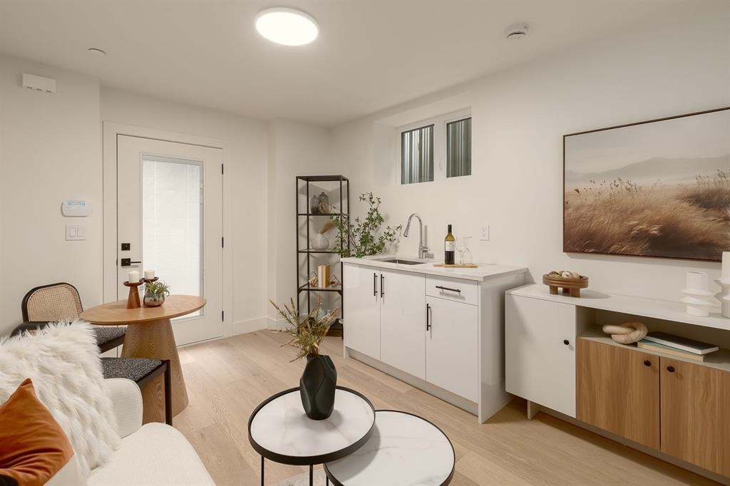 2 2658 DUNDAS STREET Unit: 2