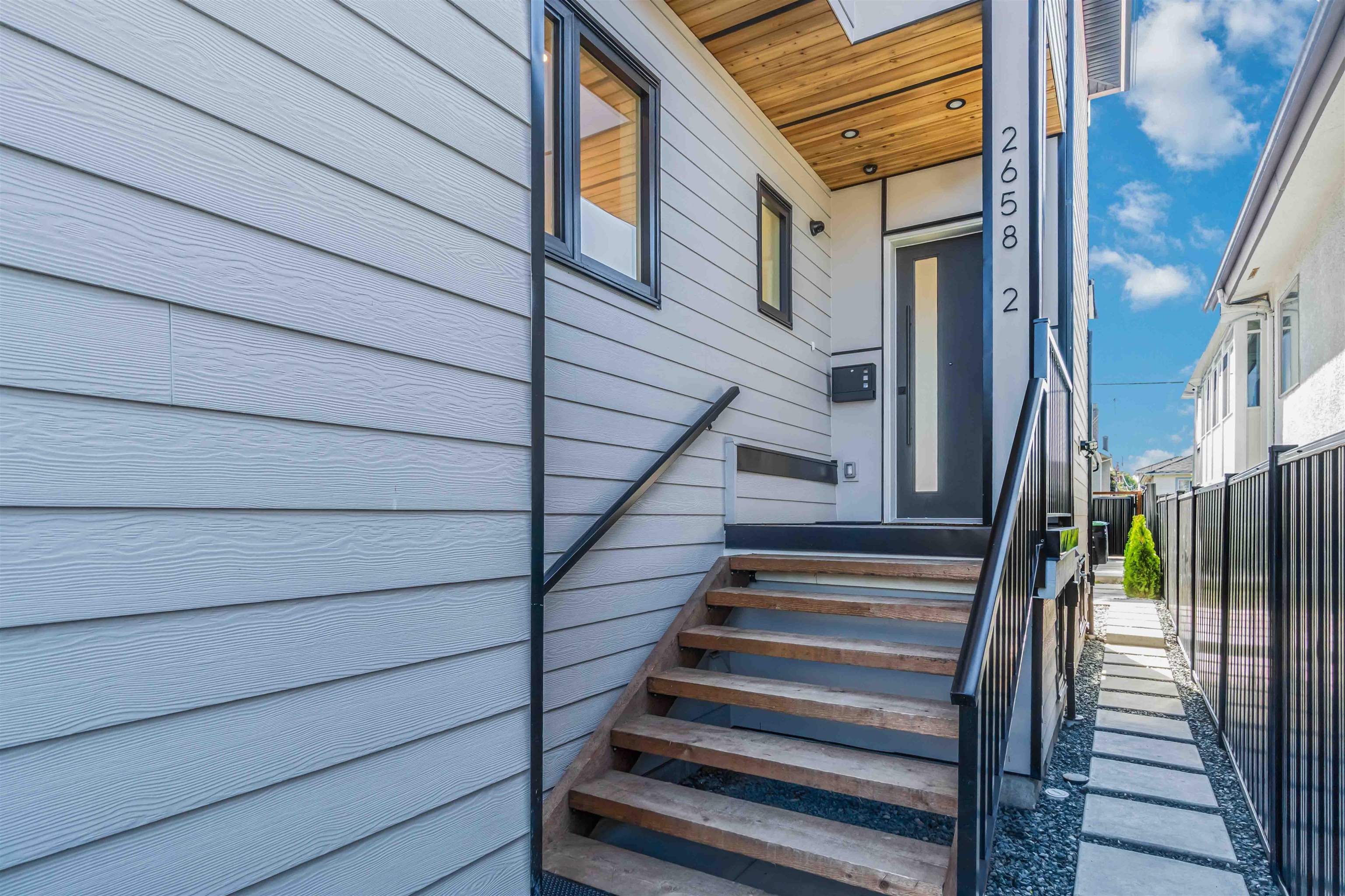 2 2658 DUNDAS STREET Unit: 2