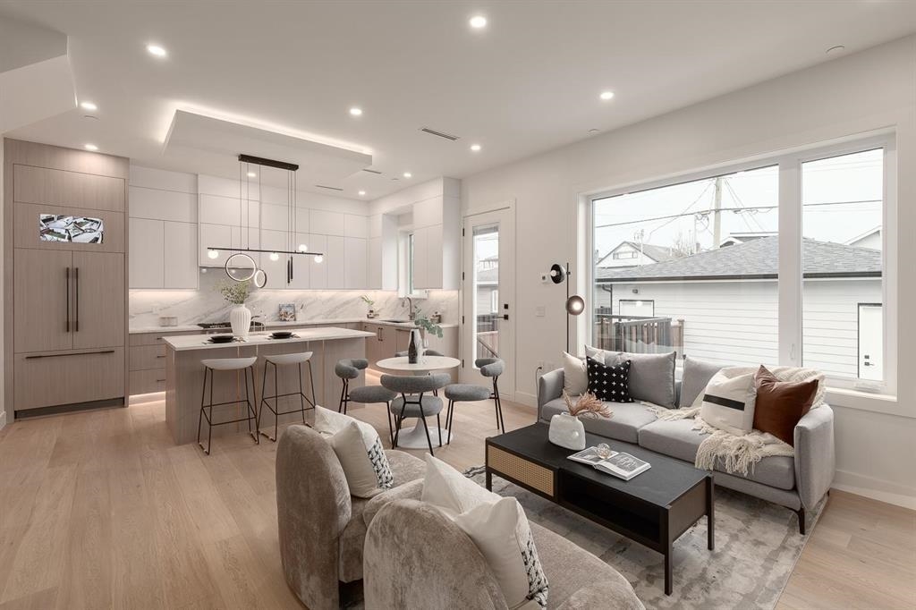 2 2658 DUNDAS STREET Unit: 2