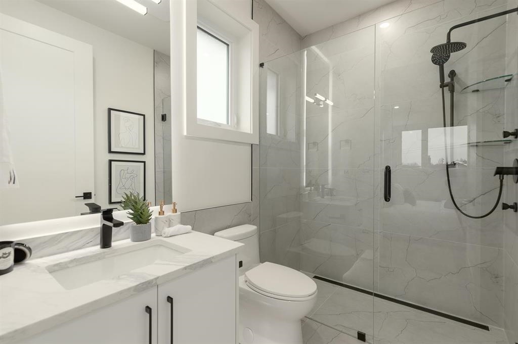 2 2658 DUNDAS STREET Unit: 2