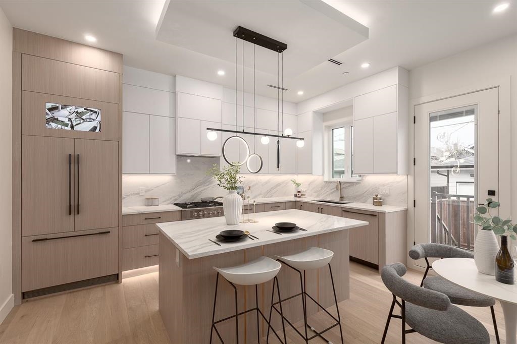 2 2658 DUNDAS STREET Unit: 2