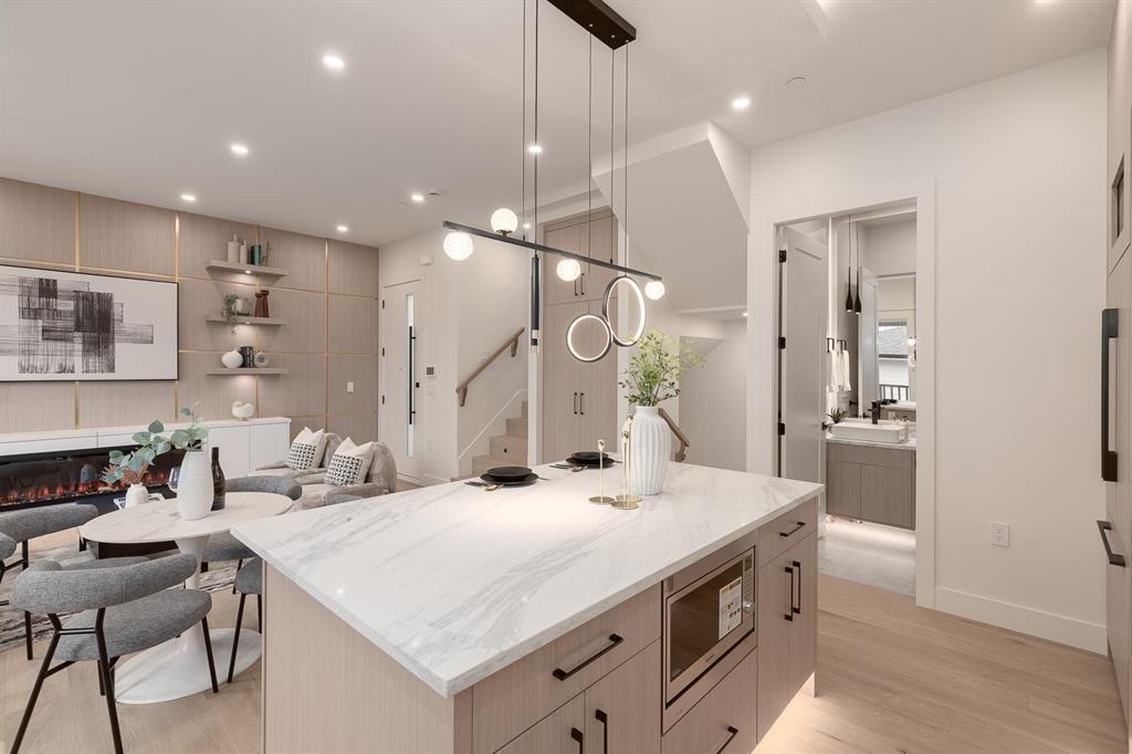 2 2658 DUNDAS STREET Unit: 2