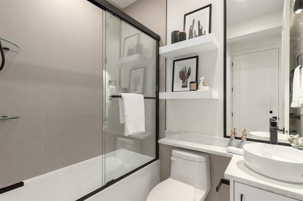 2 2658 DUNDAS STREET Unit: 2