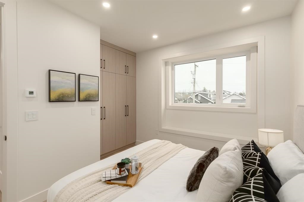 2 2658 DUNDAS STREET Unit: 2