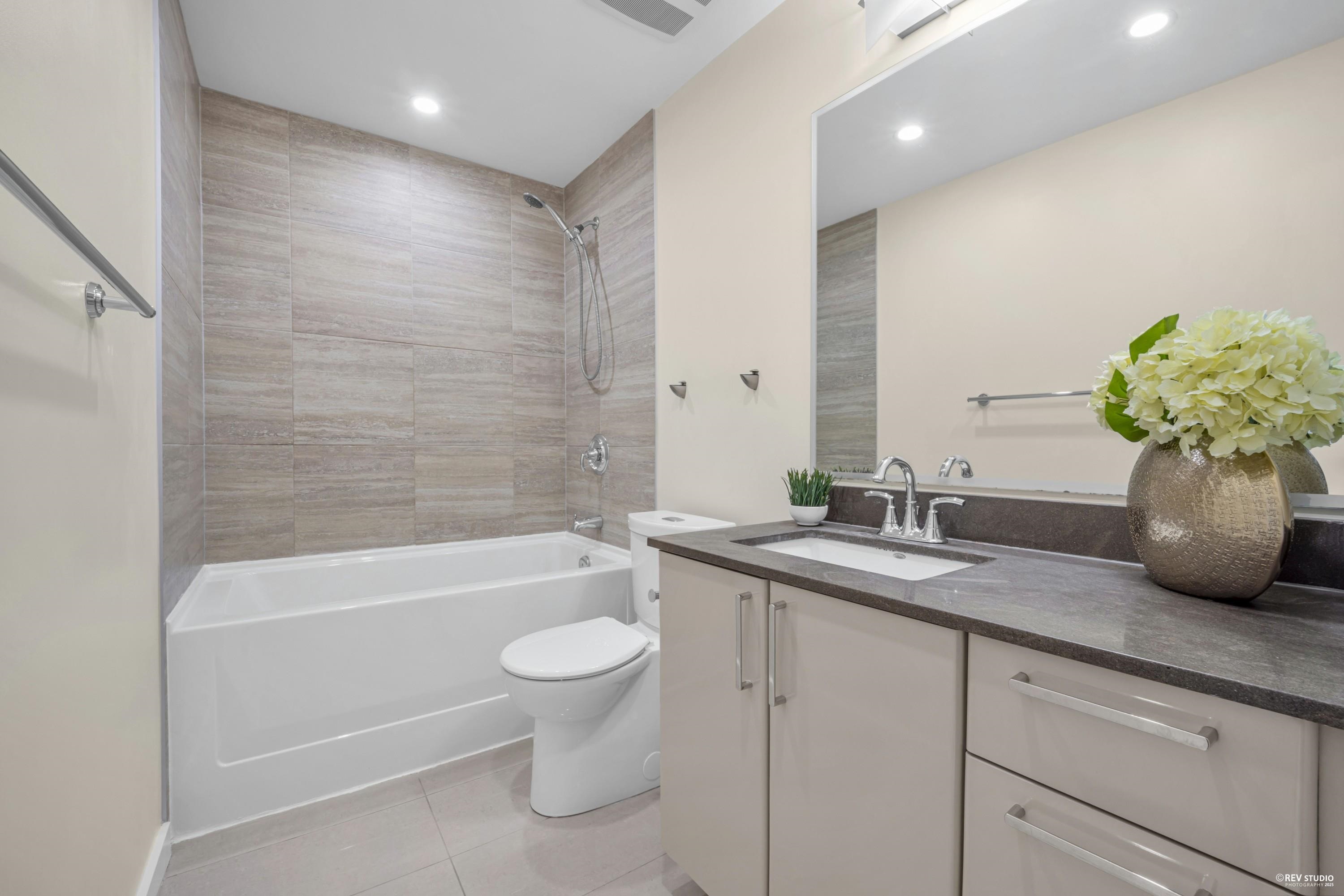 1002 88 W 1ST AVENUE Unit: 1002