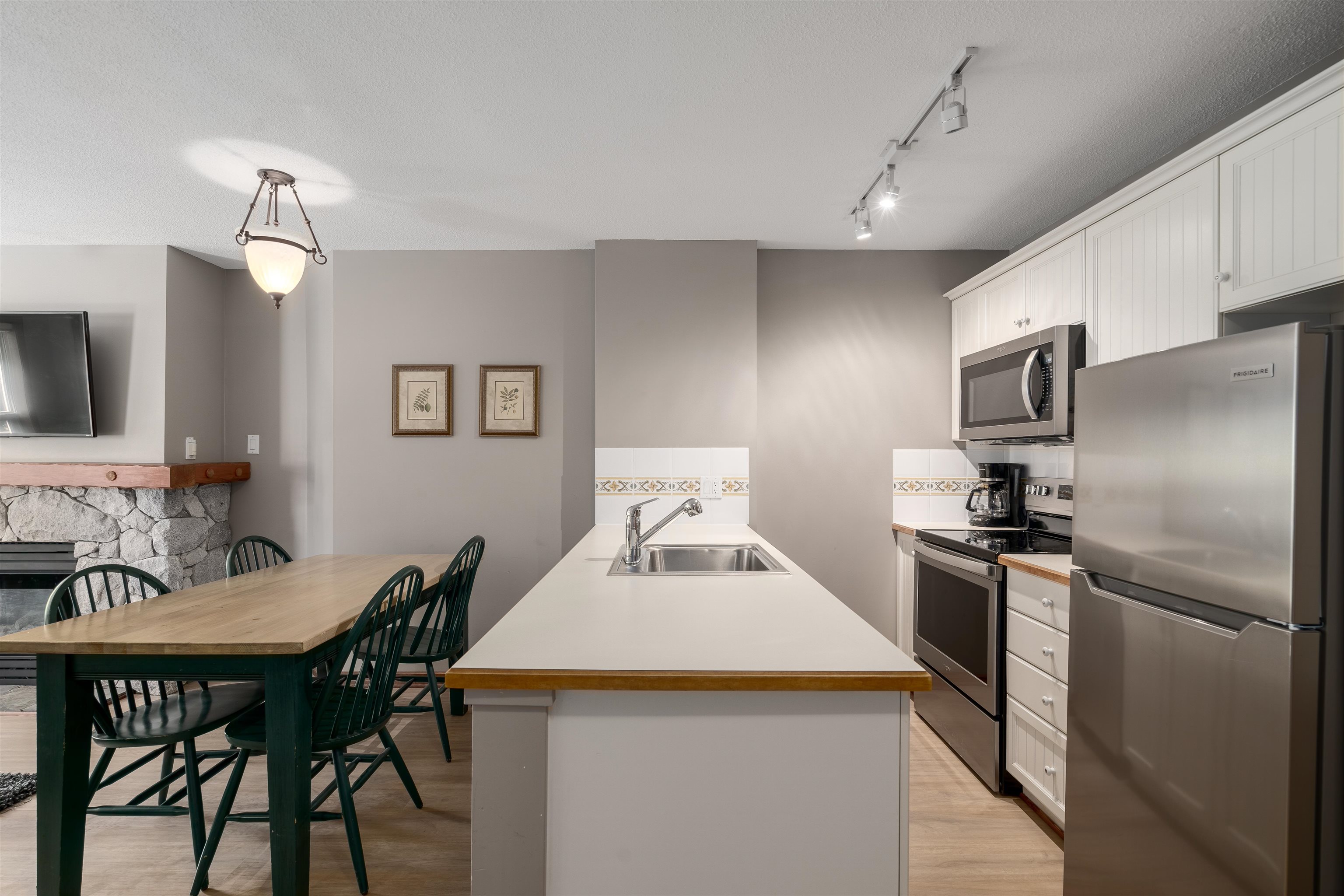 243 4800 SPEARHEAD DRIVE Unit: 243