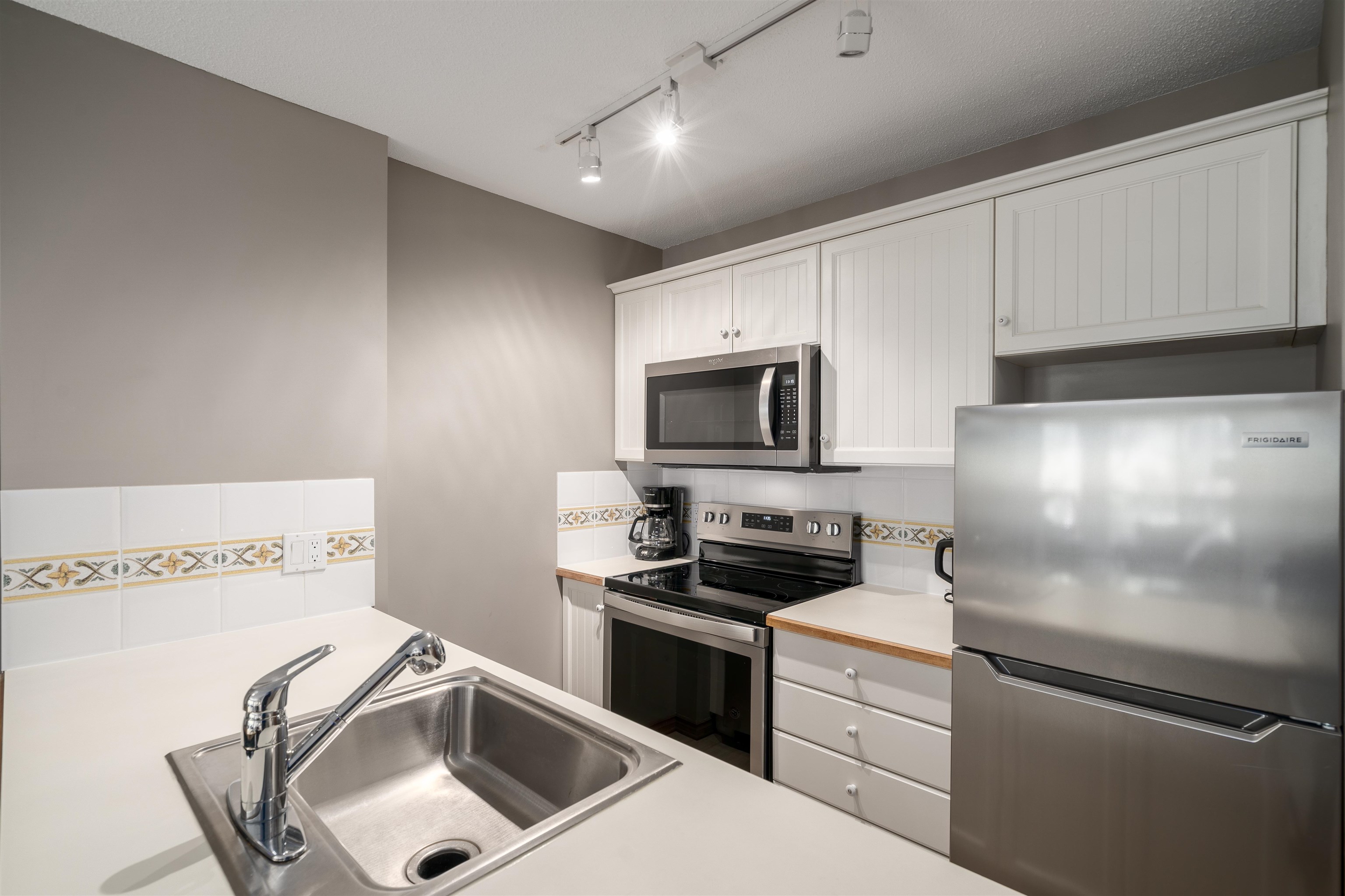 243 4800 SPEARHEAD DRIVE Unit: 243