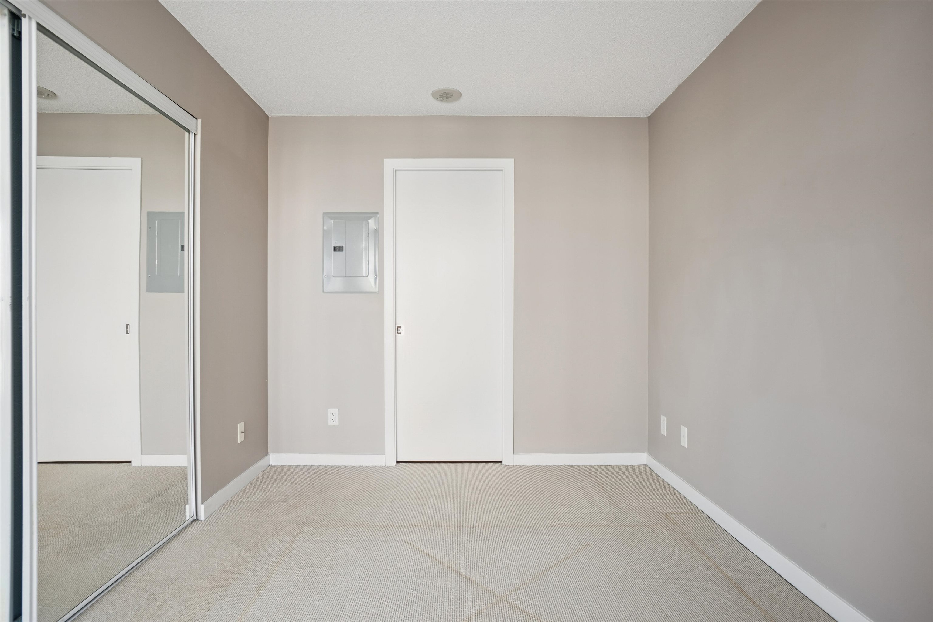 3601 9981 WHALLEY BOULEVARD Unit: 3601