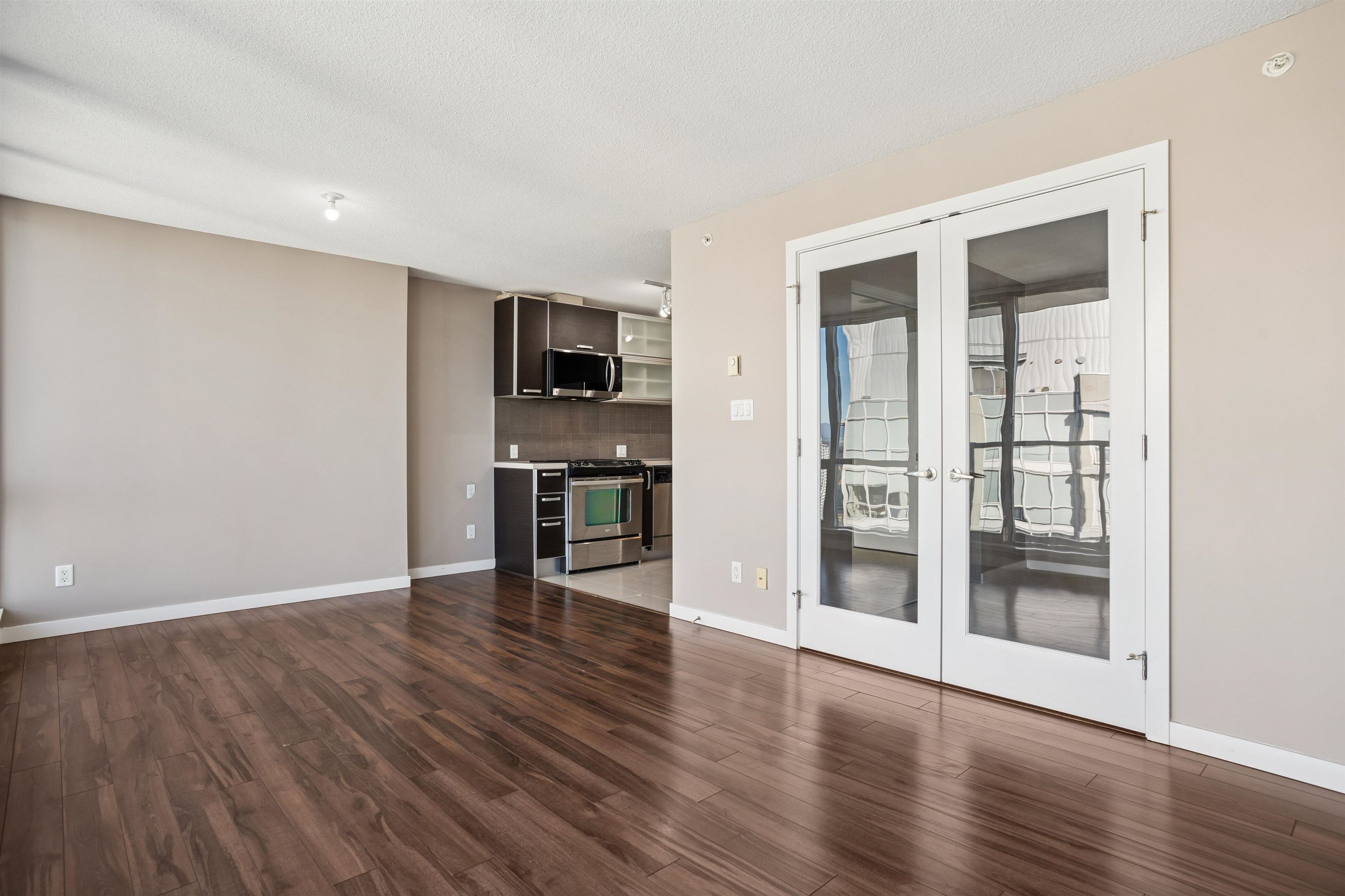 3601 9981 WHALLEY BOULEVARD Unit: 3601