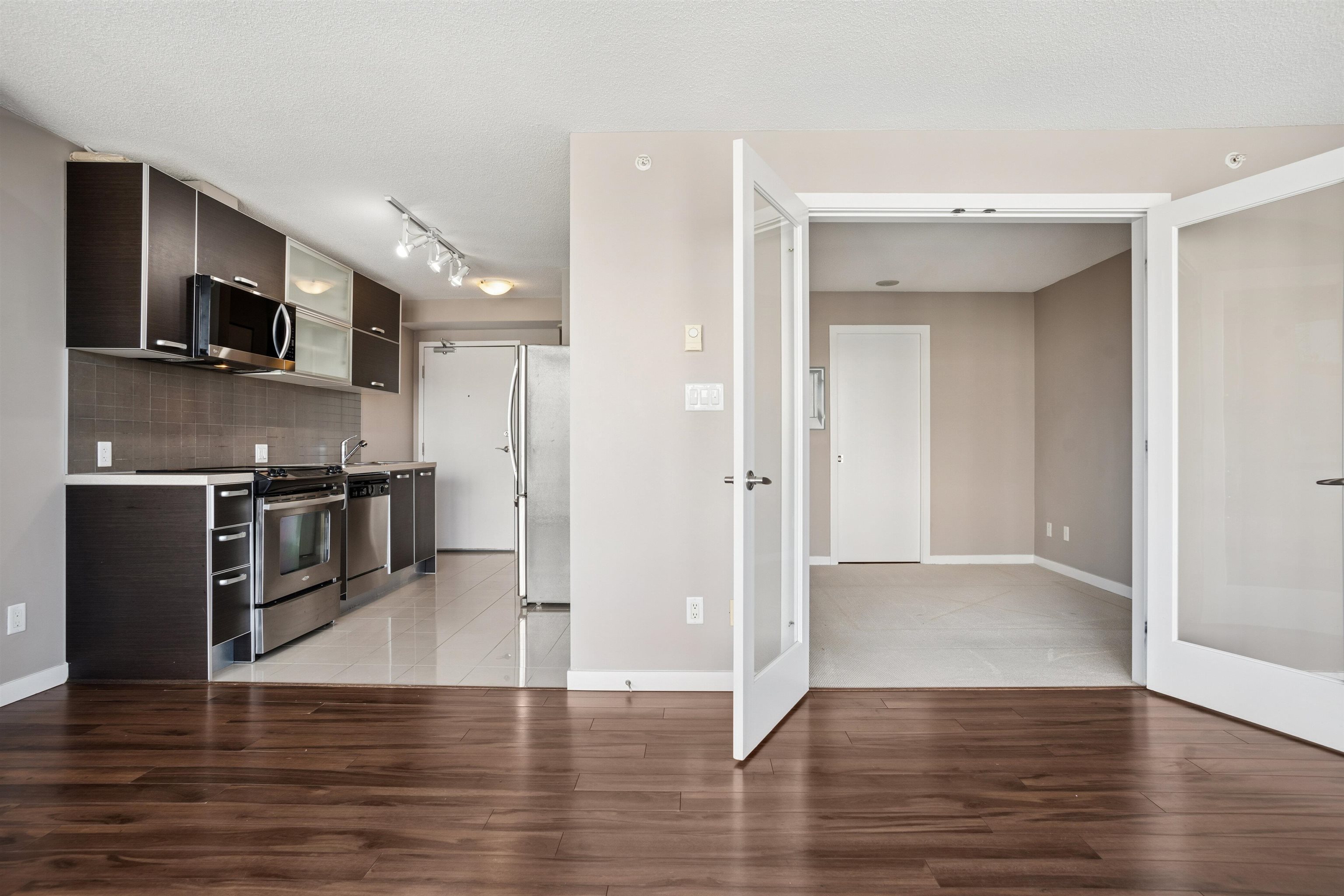 3601 9981 WHALLEY BOULEVARD Unit: 3601