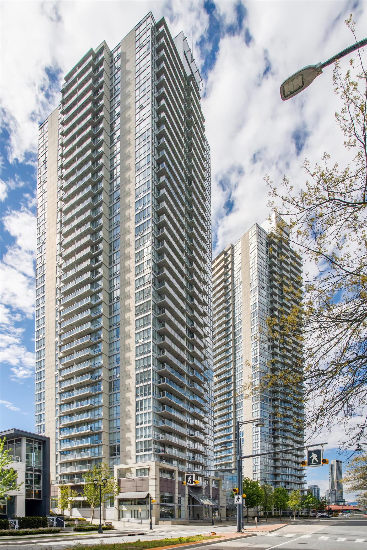 3601 9981 WHALLEY BOULEVARD Unit: 3601