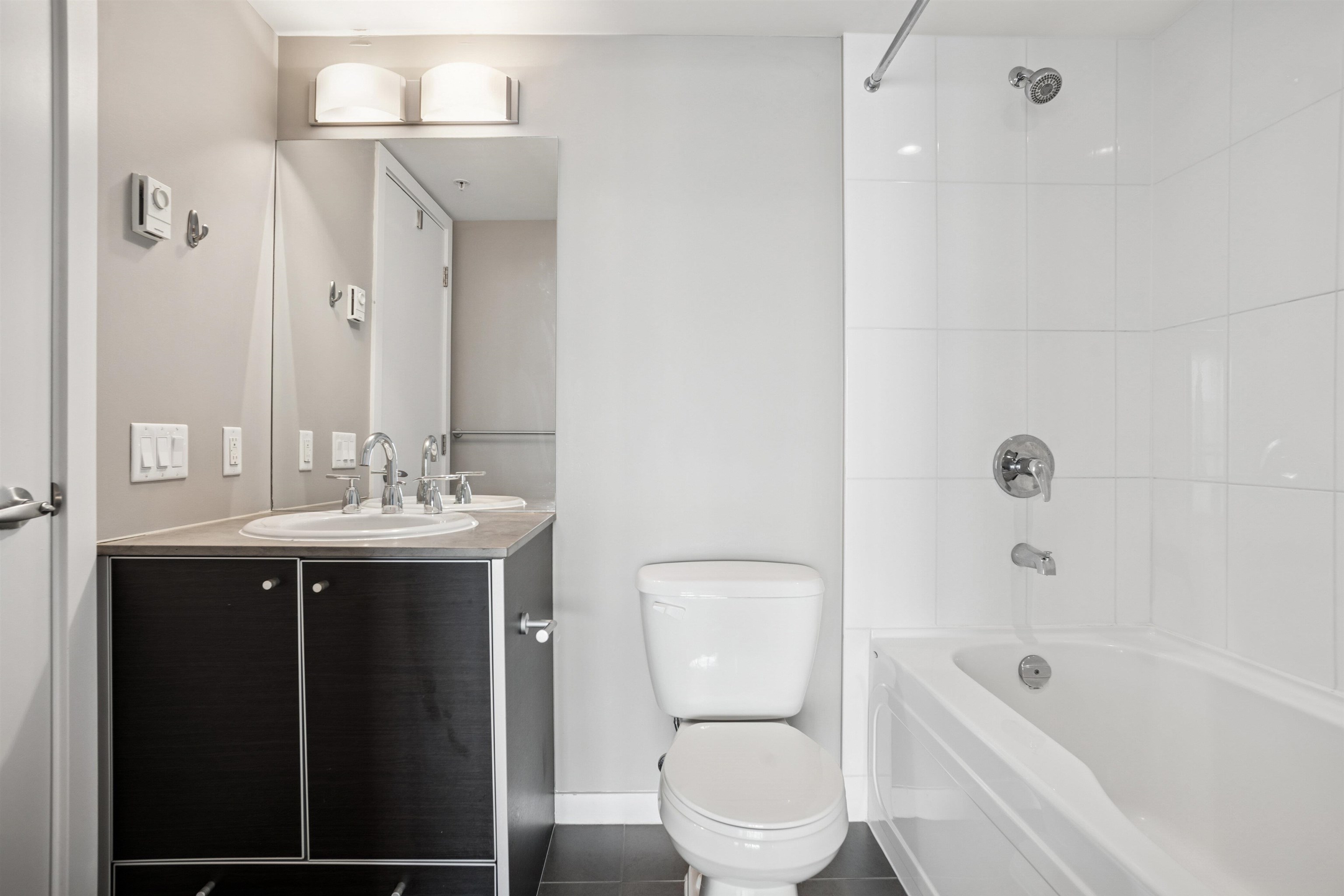 3601 9981 WHALLEY BOULEVARD Unit: 3601