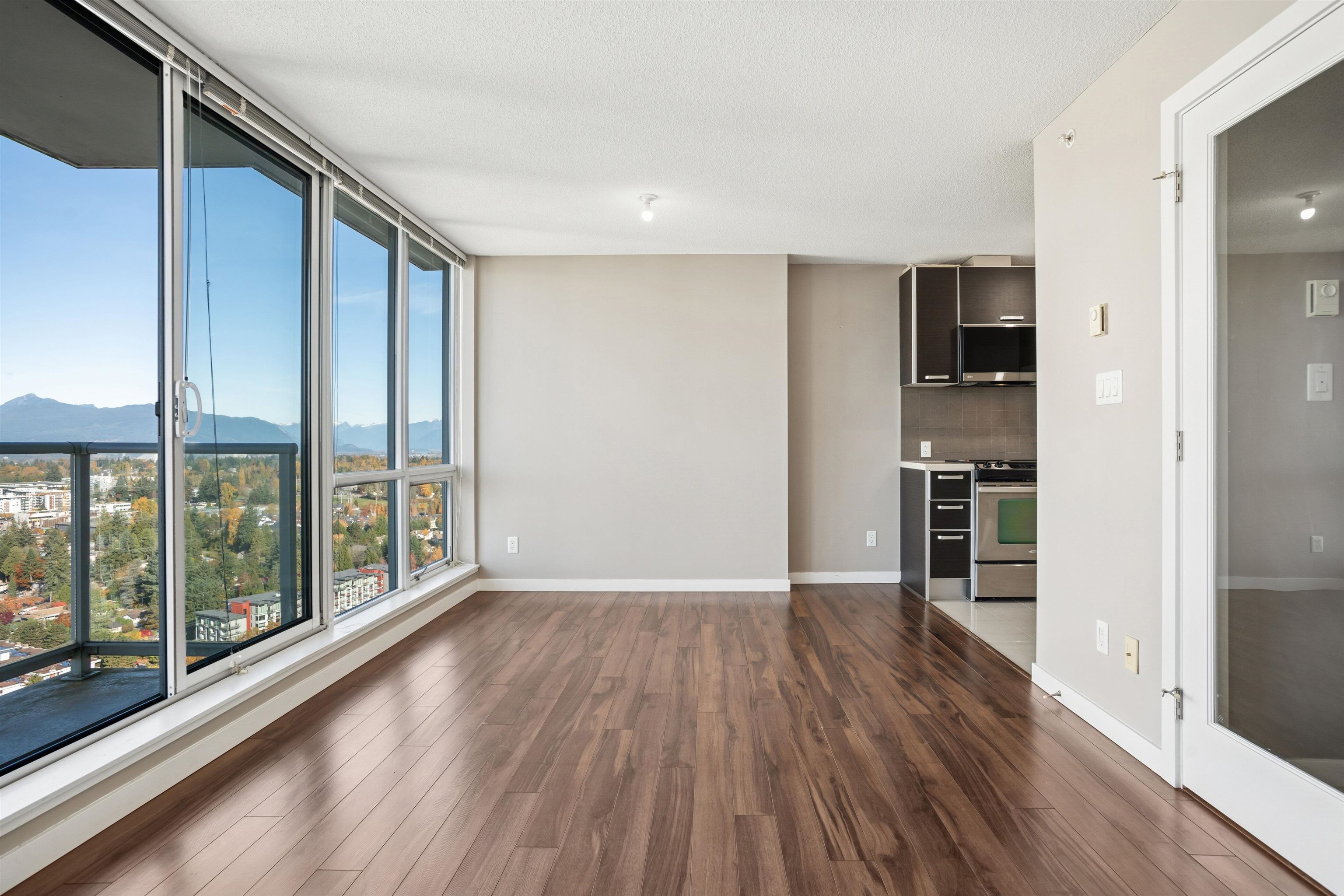 3601 9981 WHALLEY BOULEVARD Unit: 3601