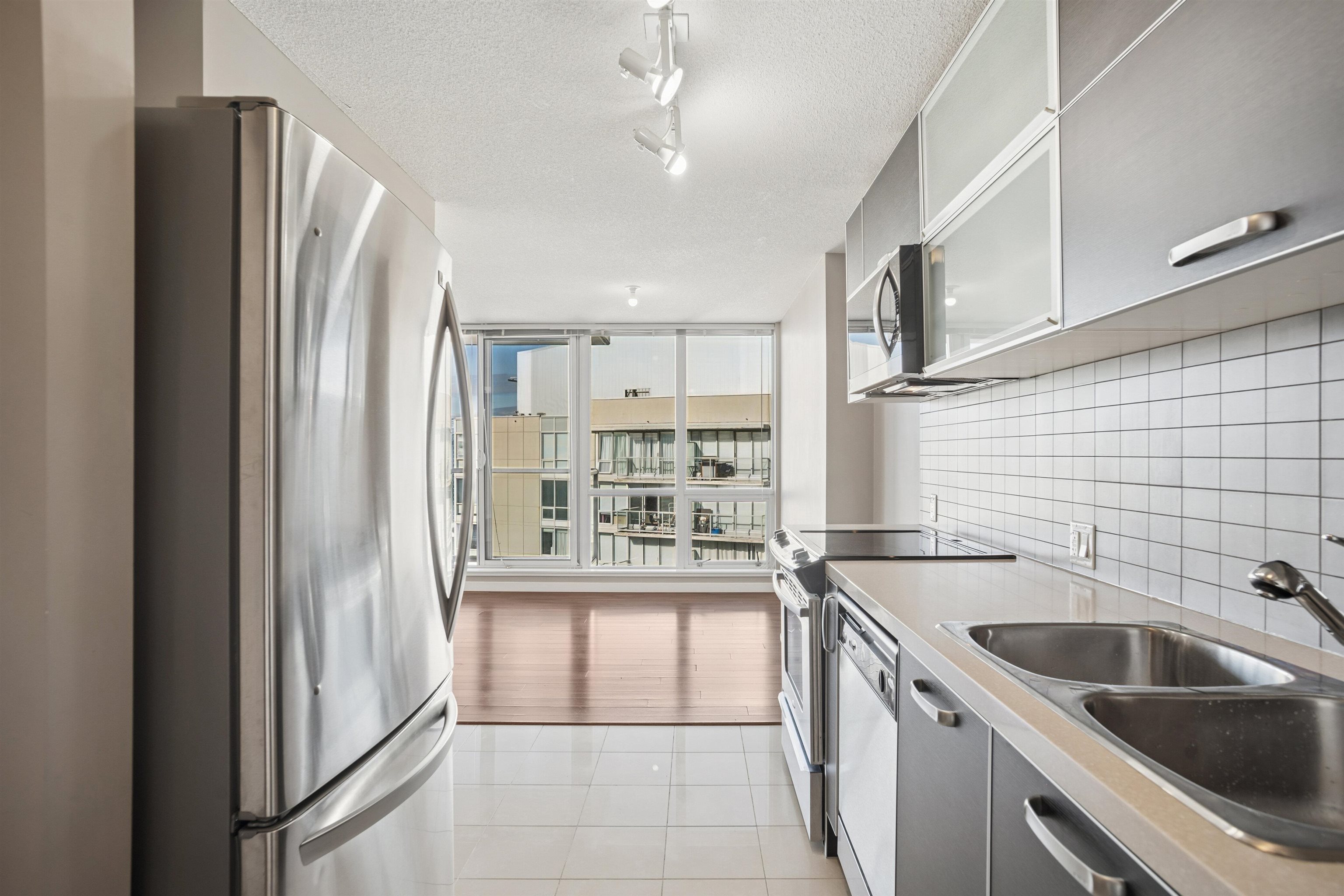 3601 9981 WHALLEY BOULEVARD Unit: 3601