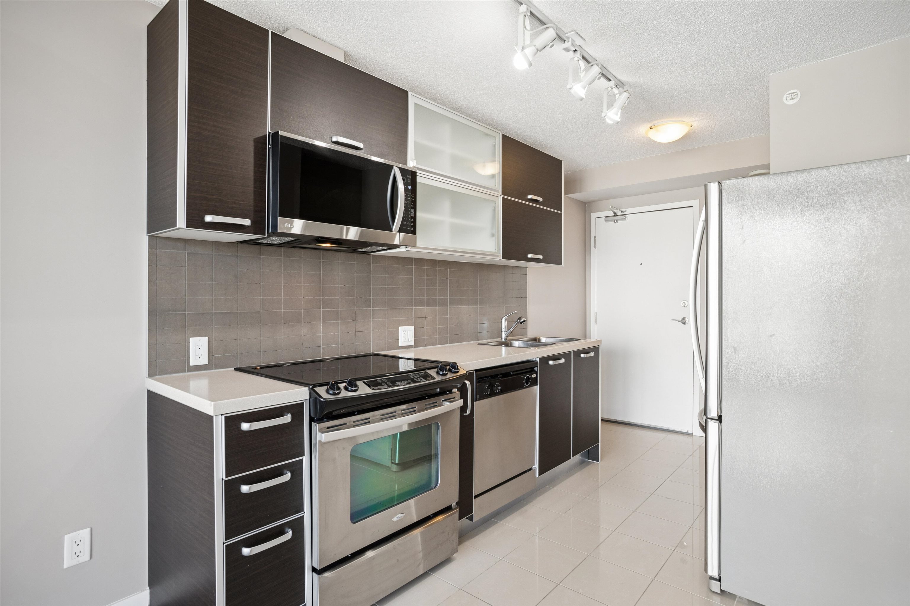 3601 9981 WHALLEY BOULEVARD Unit: 3601