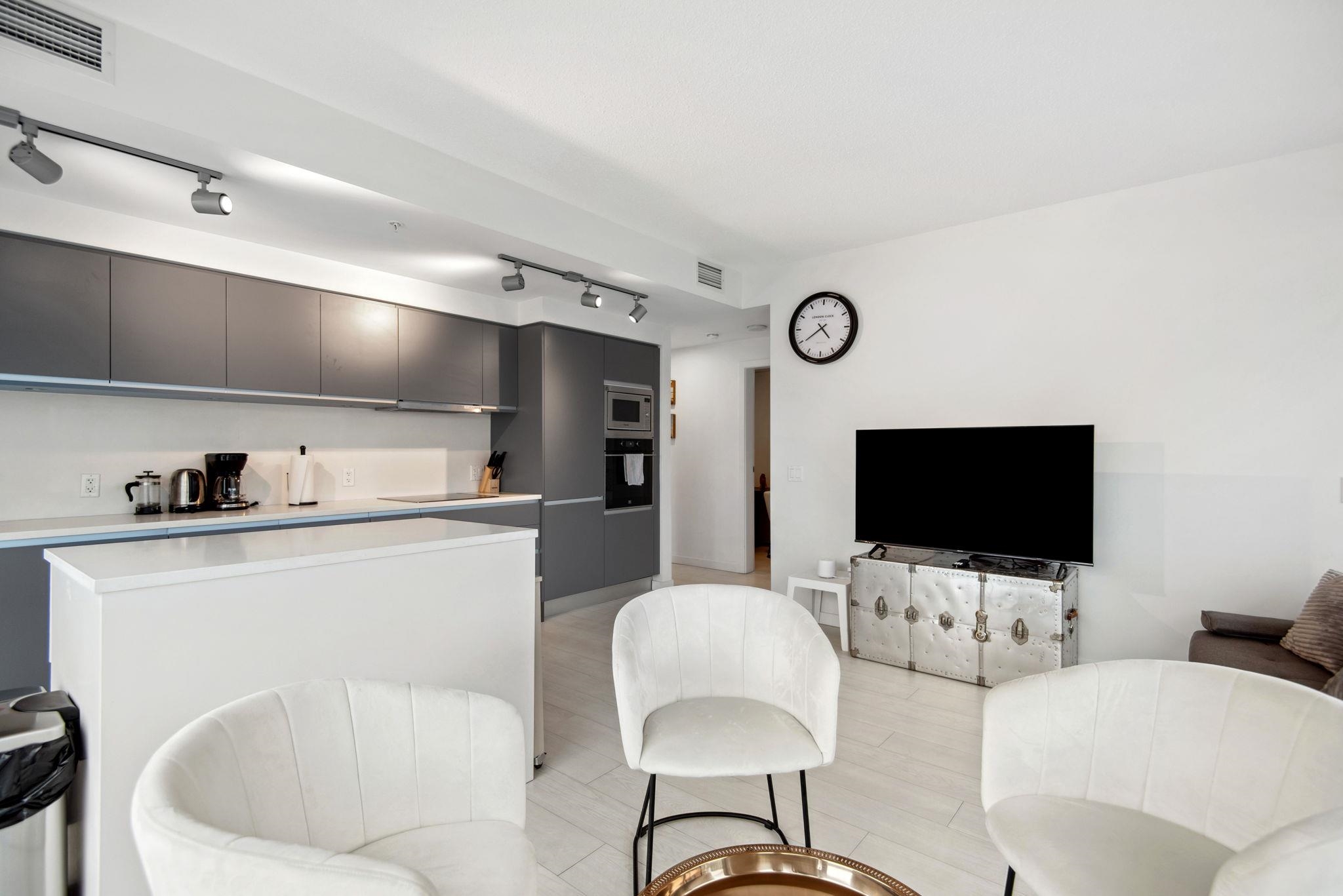 602 180 E 2ND AVENUE Unit: 602