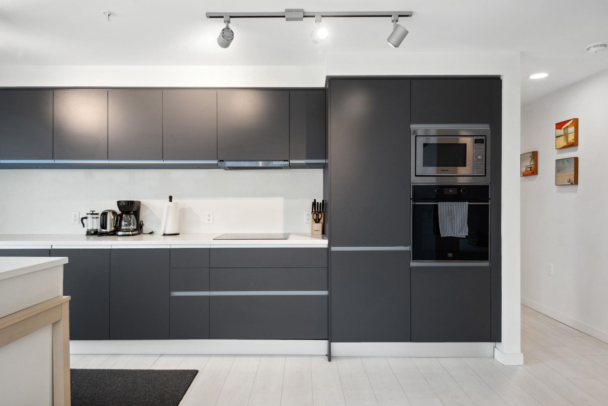 602 180 E 2ND AVENUE Unit: 602