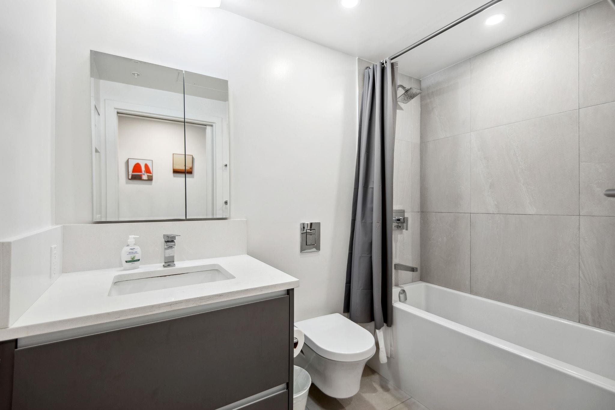 602 180 E 2ND AVENUE Unit: 602