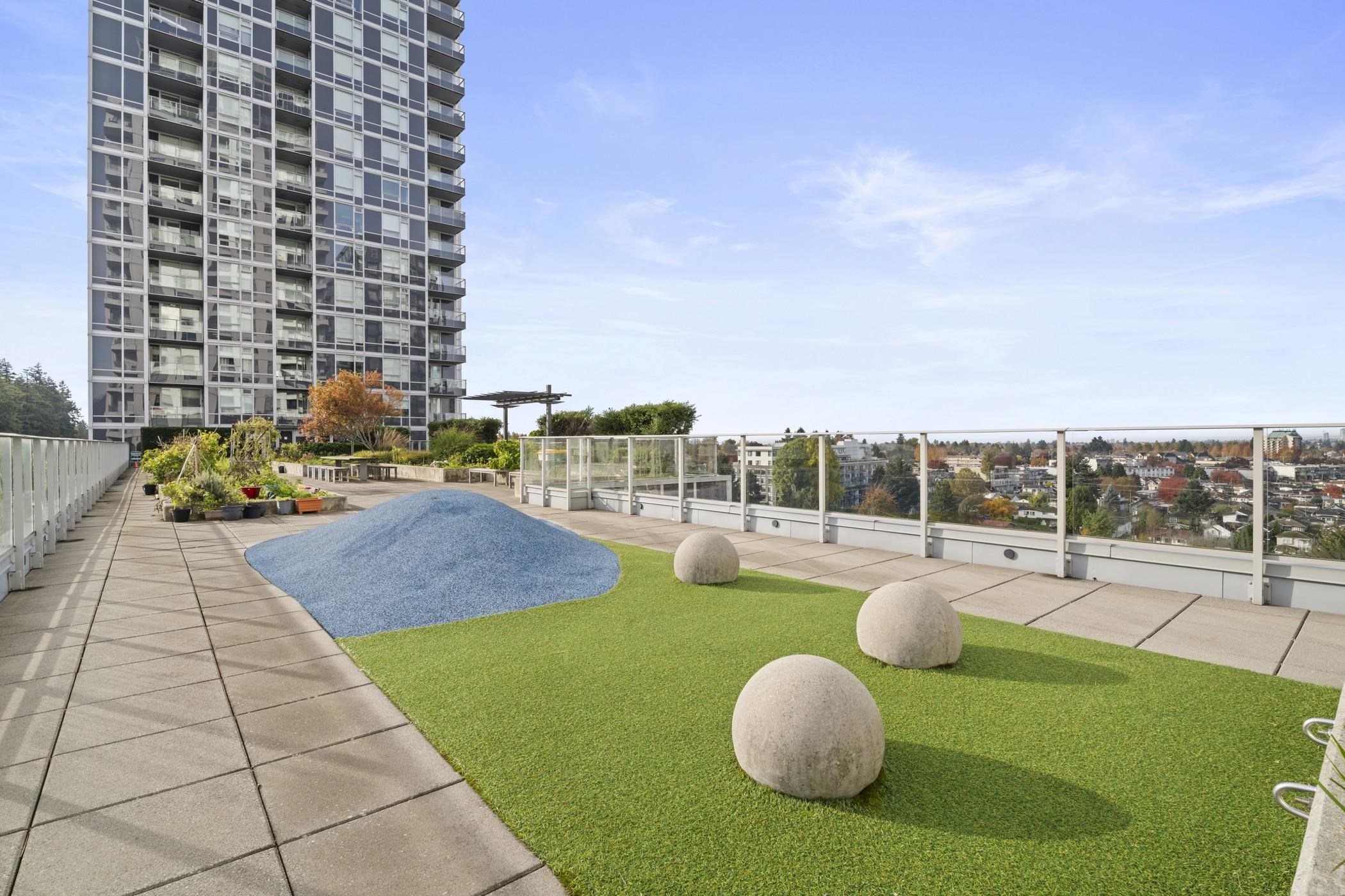 1602 5515 BOUNDARY ROAD Unit: 1602