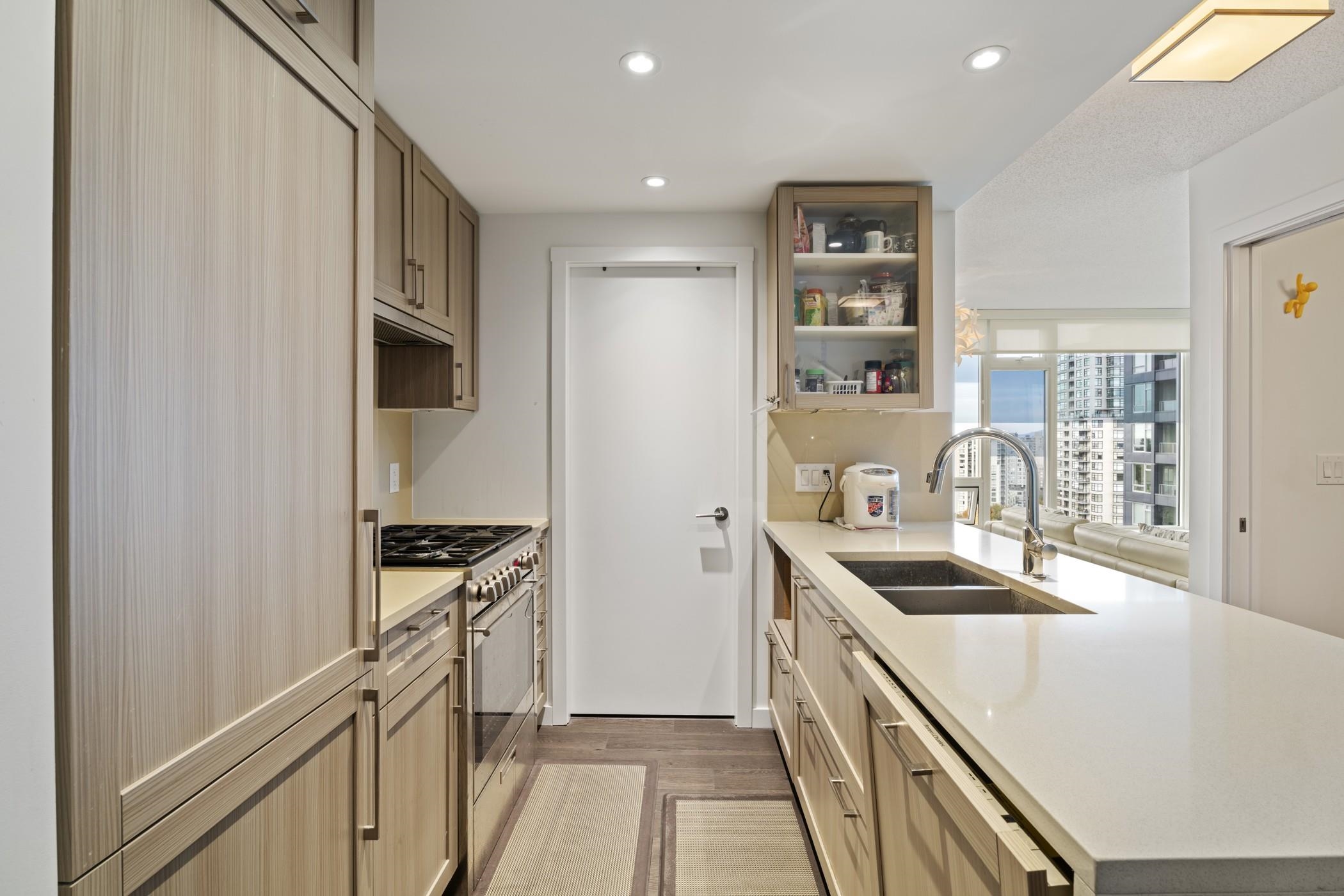 1602 5515 BOUNDARY ROAD Unit: 1602