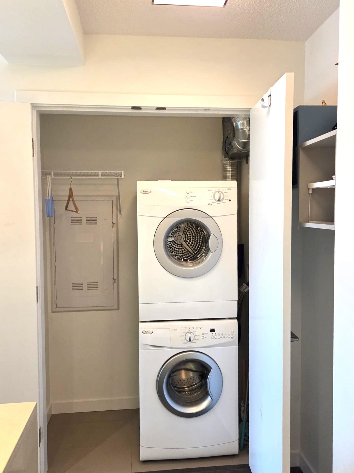 1602 5515 BOUNDARY ROAD Unit: 1602