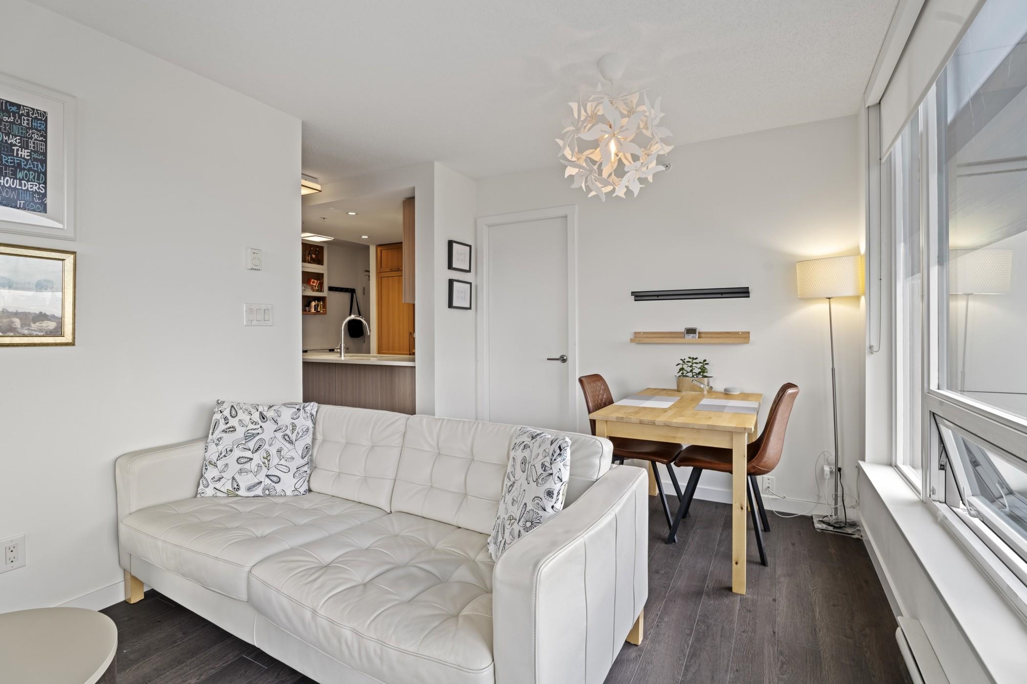 1602 5515 BOUNDARY ROAD Unit: 1602