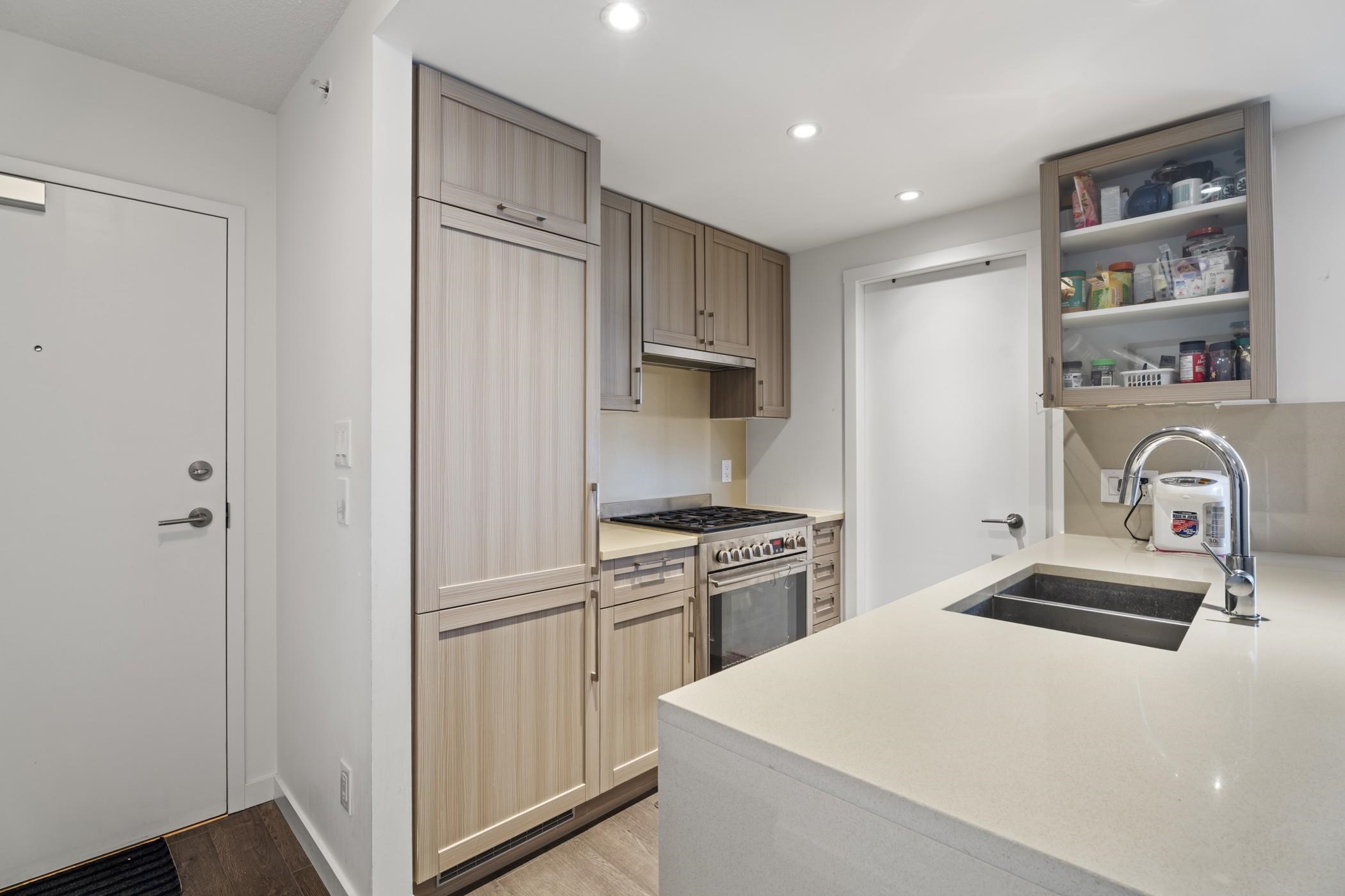 1602 5515 BOUNDARY ROAD Unit: 1602