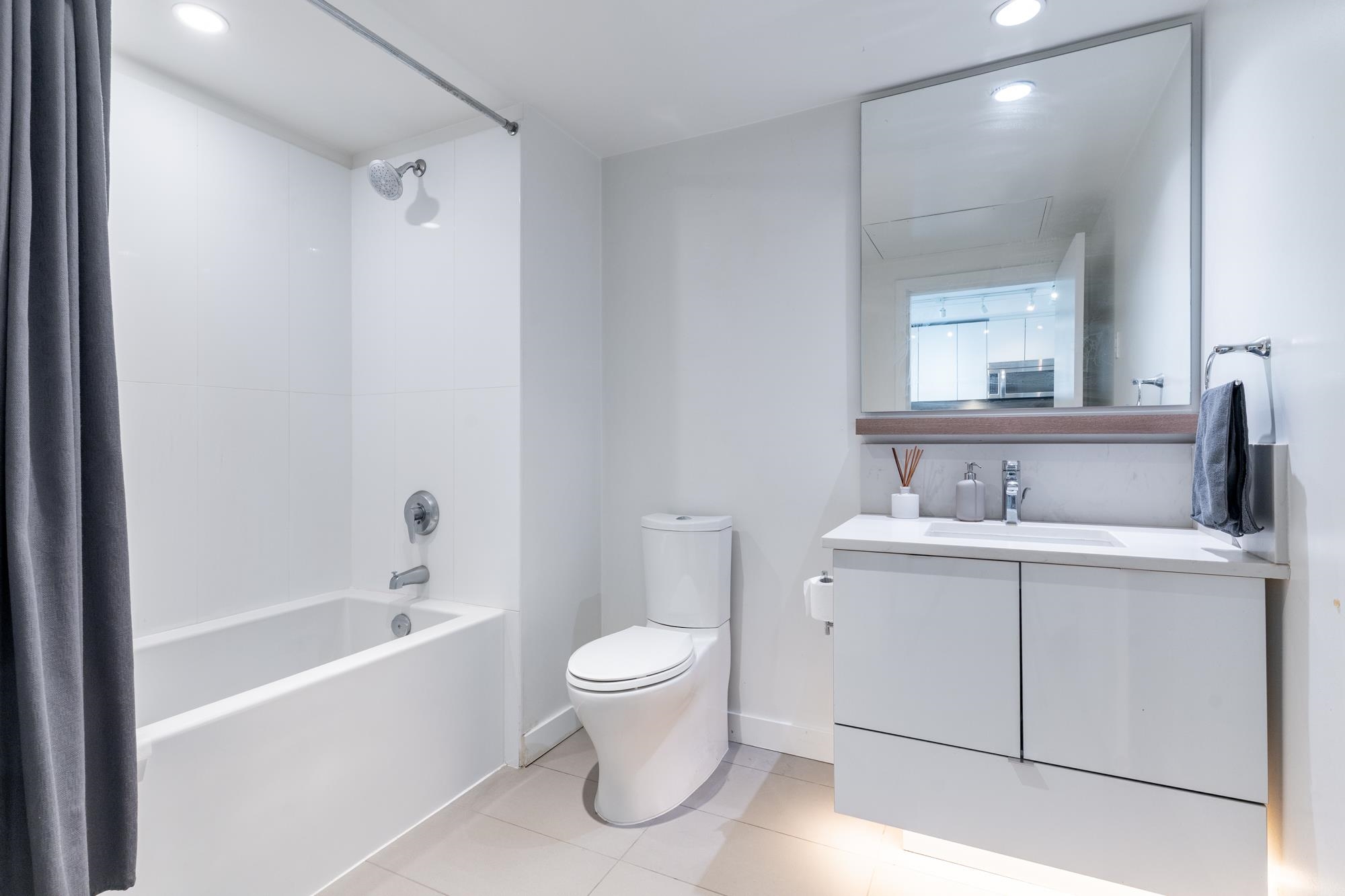 1206 200 NELSON'S CRESCENT Unit: 1206