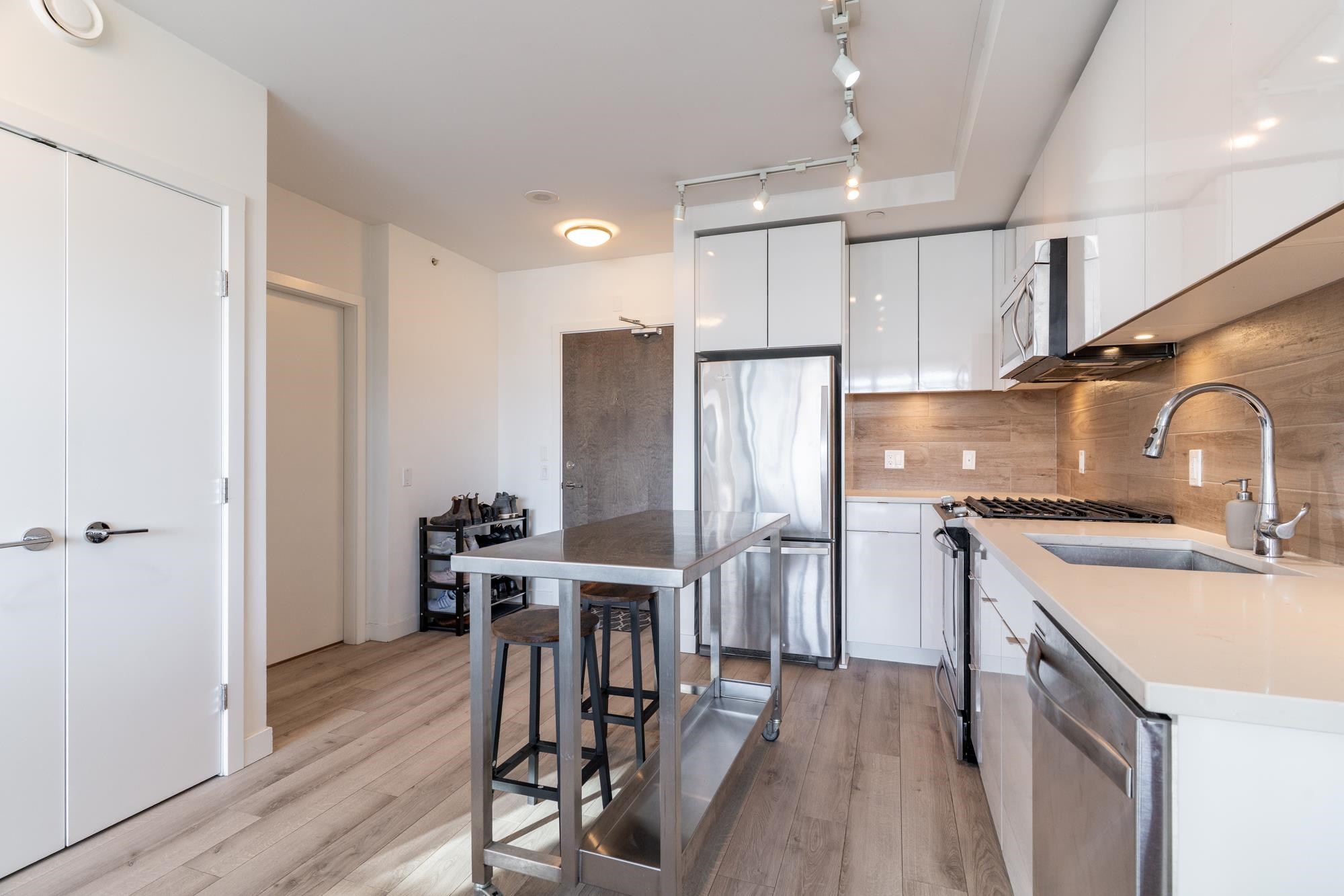 1206 200 NELSON'S CRESCENT Unit: 1206