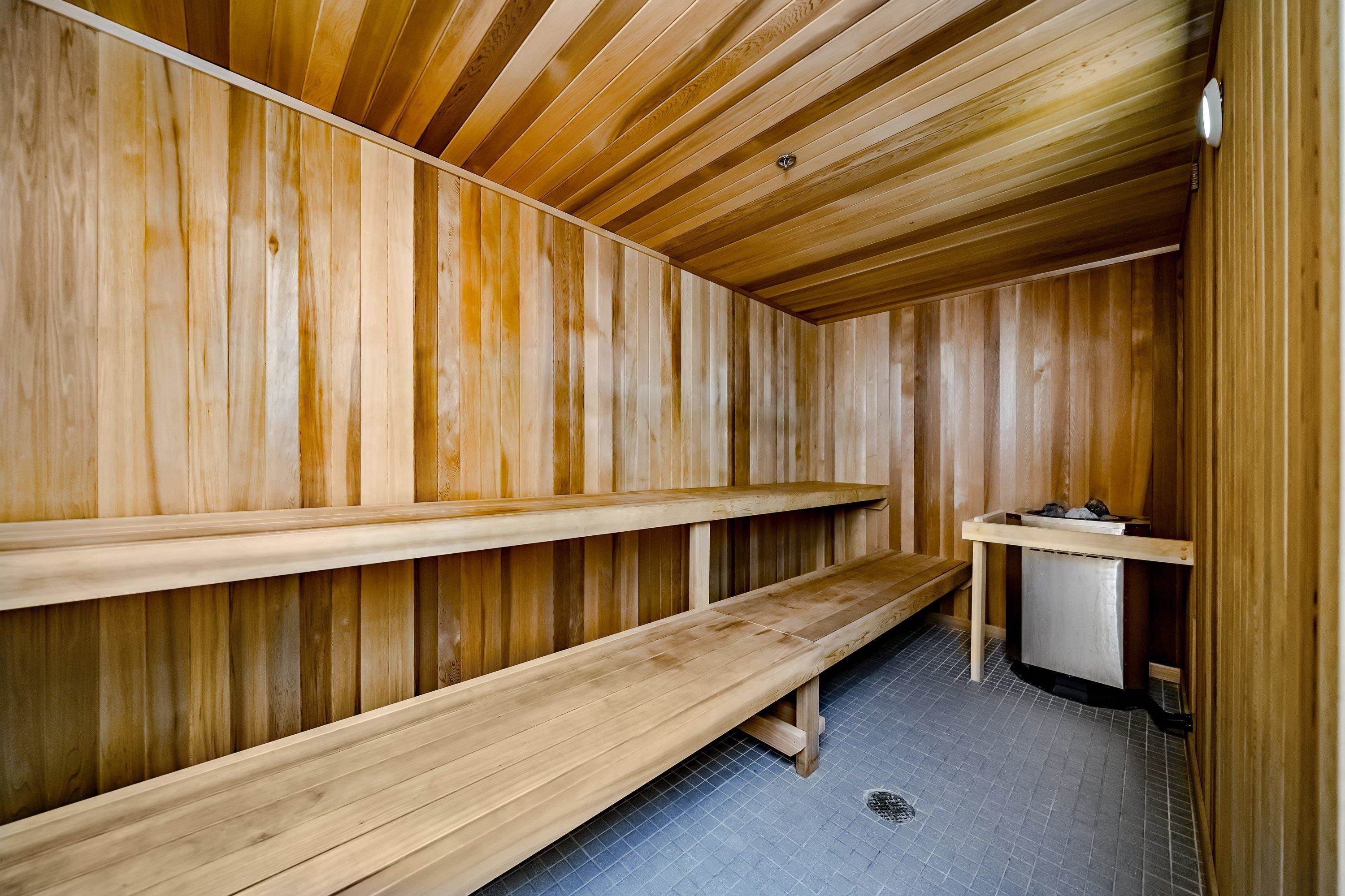 1206 200 NELSON'S CRESCENT Unit: 1206