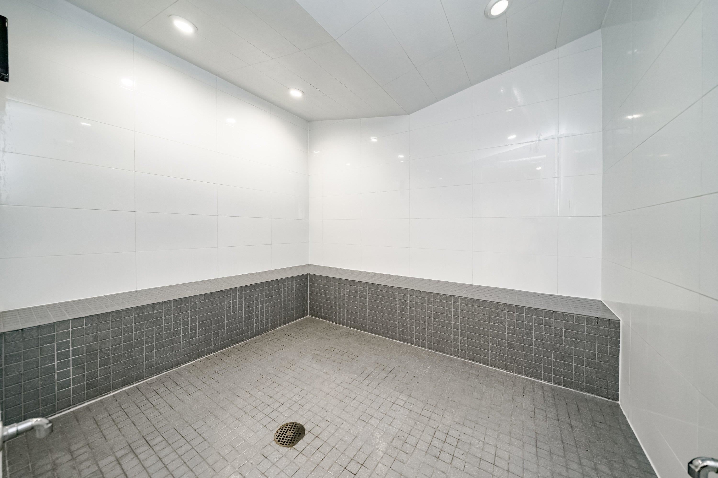 1206 200 NELSON'S CRESCENT Unit: 1206