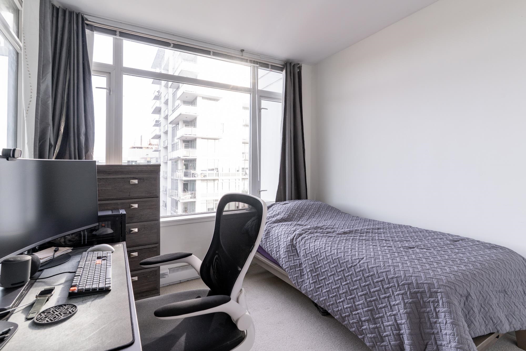 1206 200 NELSON'S CRESCENT Unit: 1206