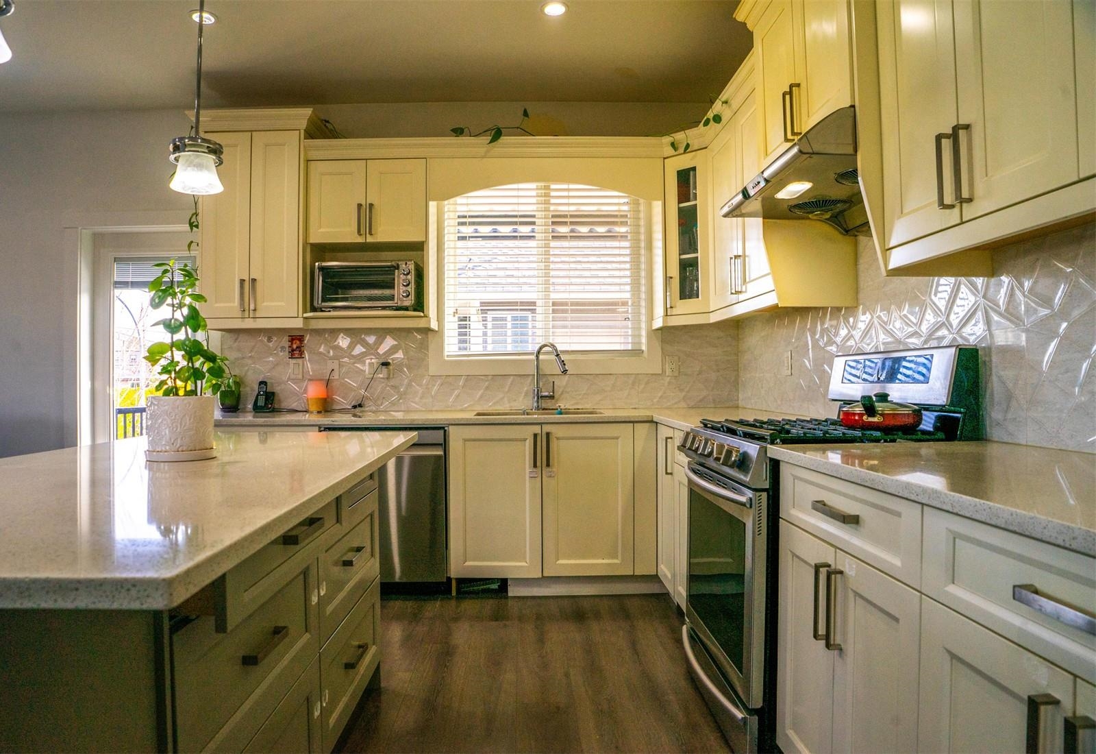 45358 WESTVIEW AVENUE