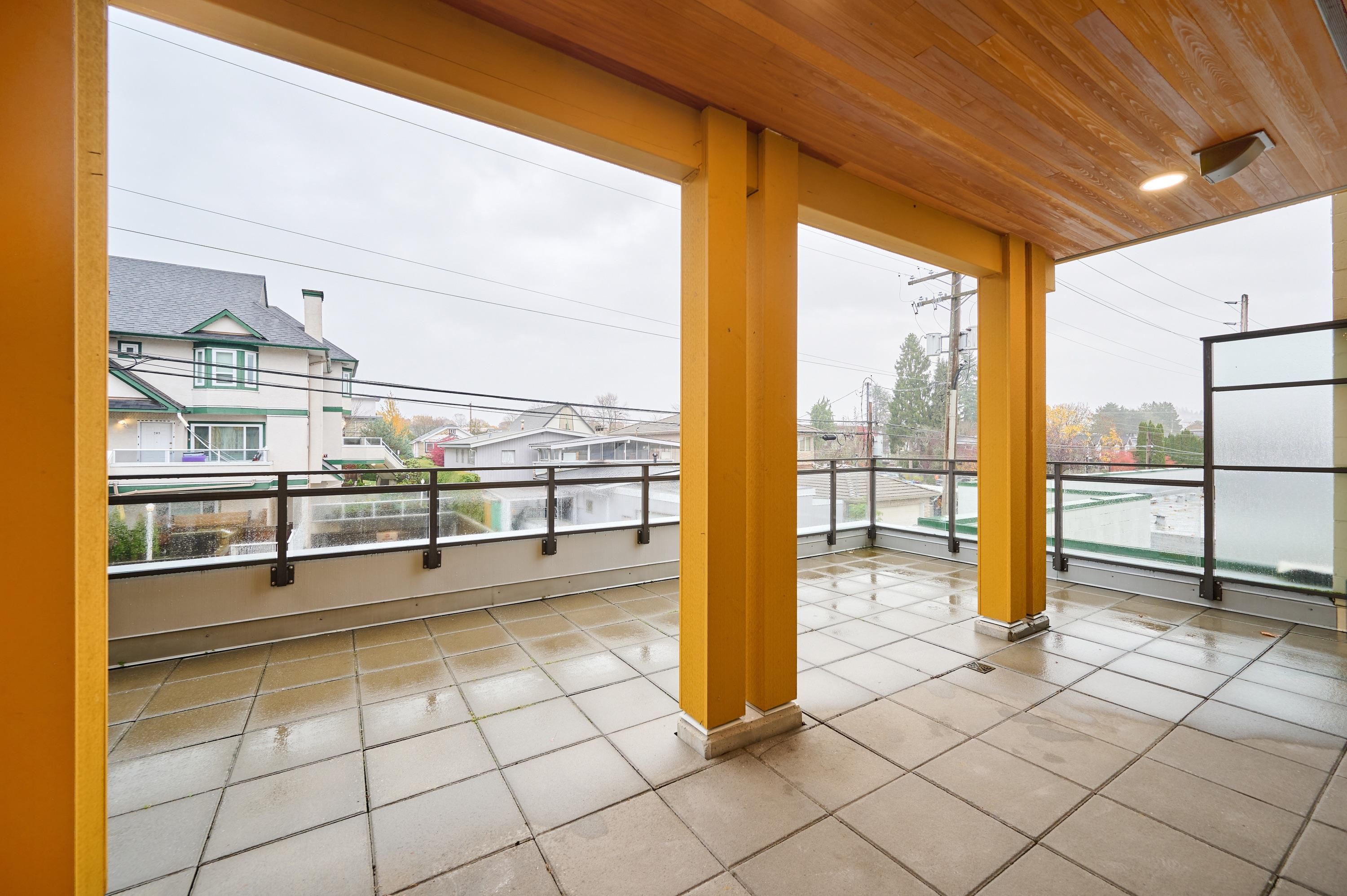 205 3971 HASTINGS STREET Unit: 205