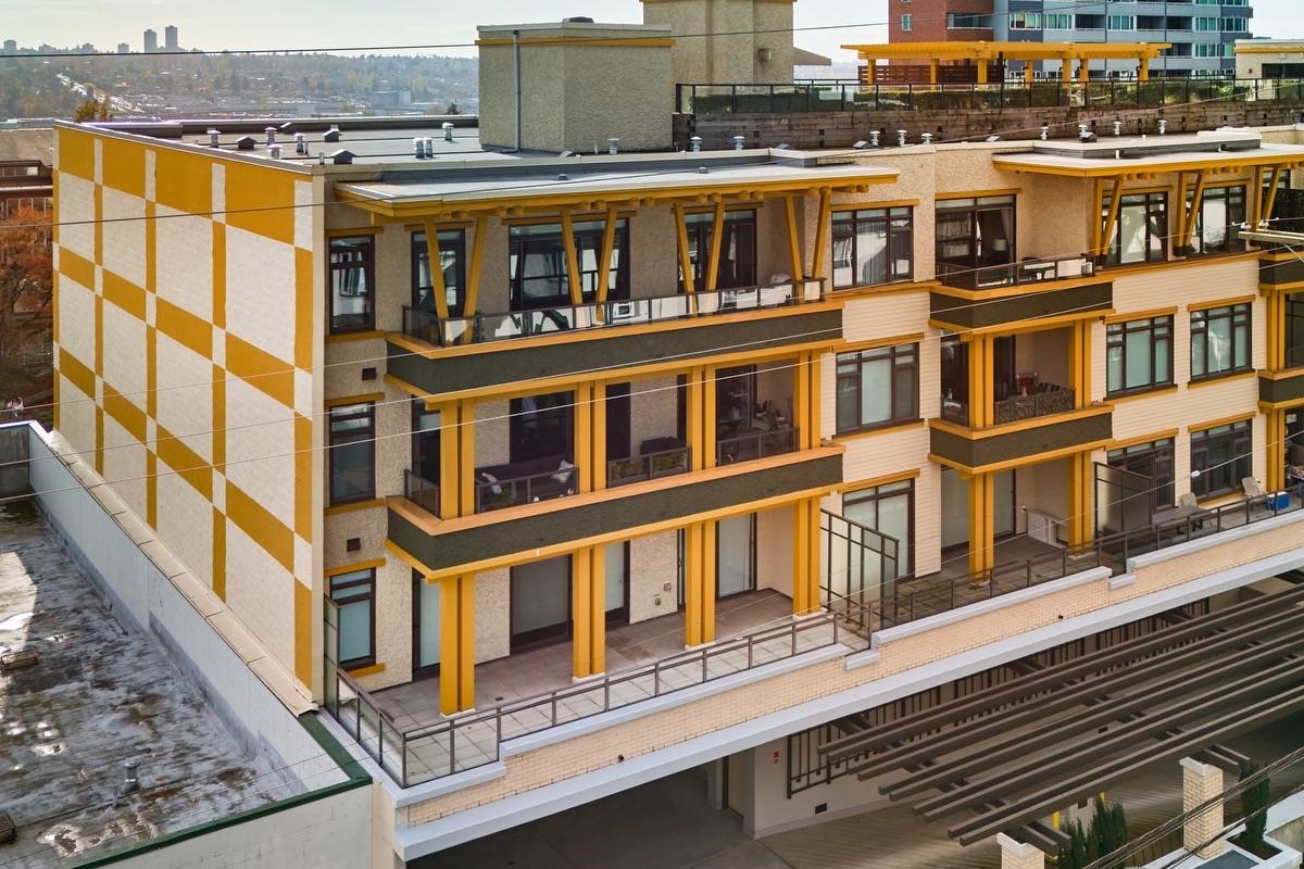 205 3971 HASTINGS STREET Unit: 205