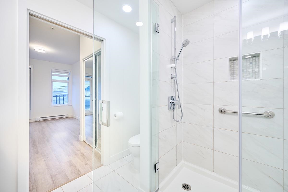 205 3971 HASTINGS STREET Unit: 205