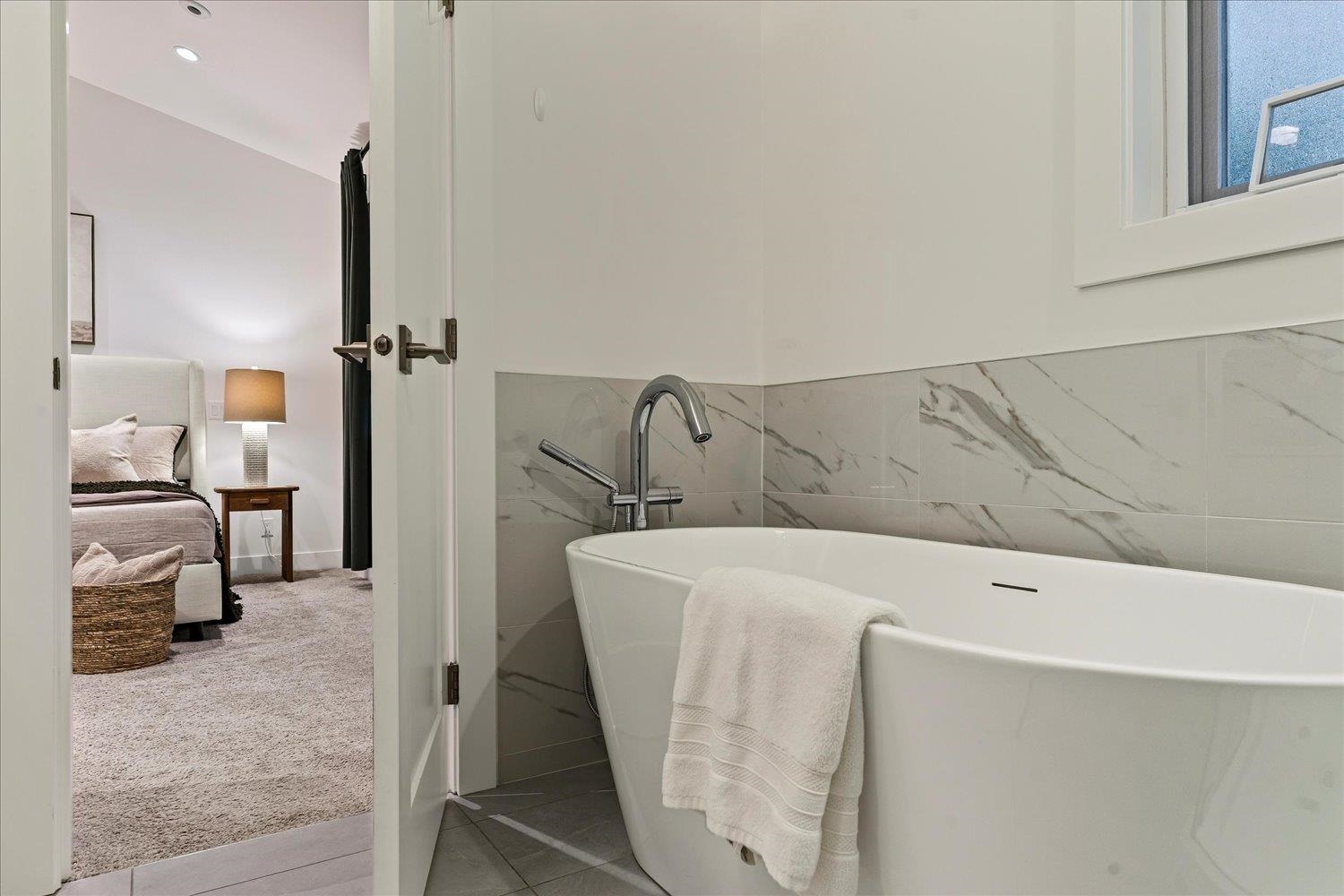 44 20321 80 AVENUE Unit: 44